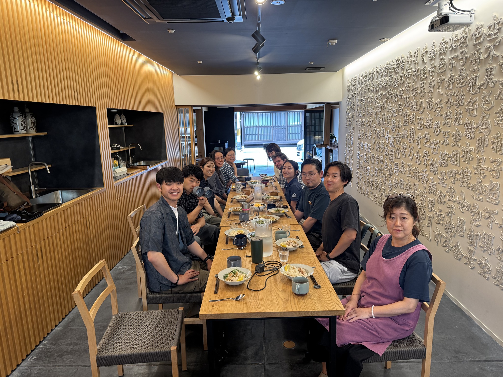 Taku - AMのMTGを終え、ランチで全員集合は終わり | Facebook
