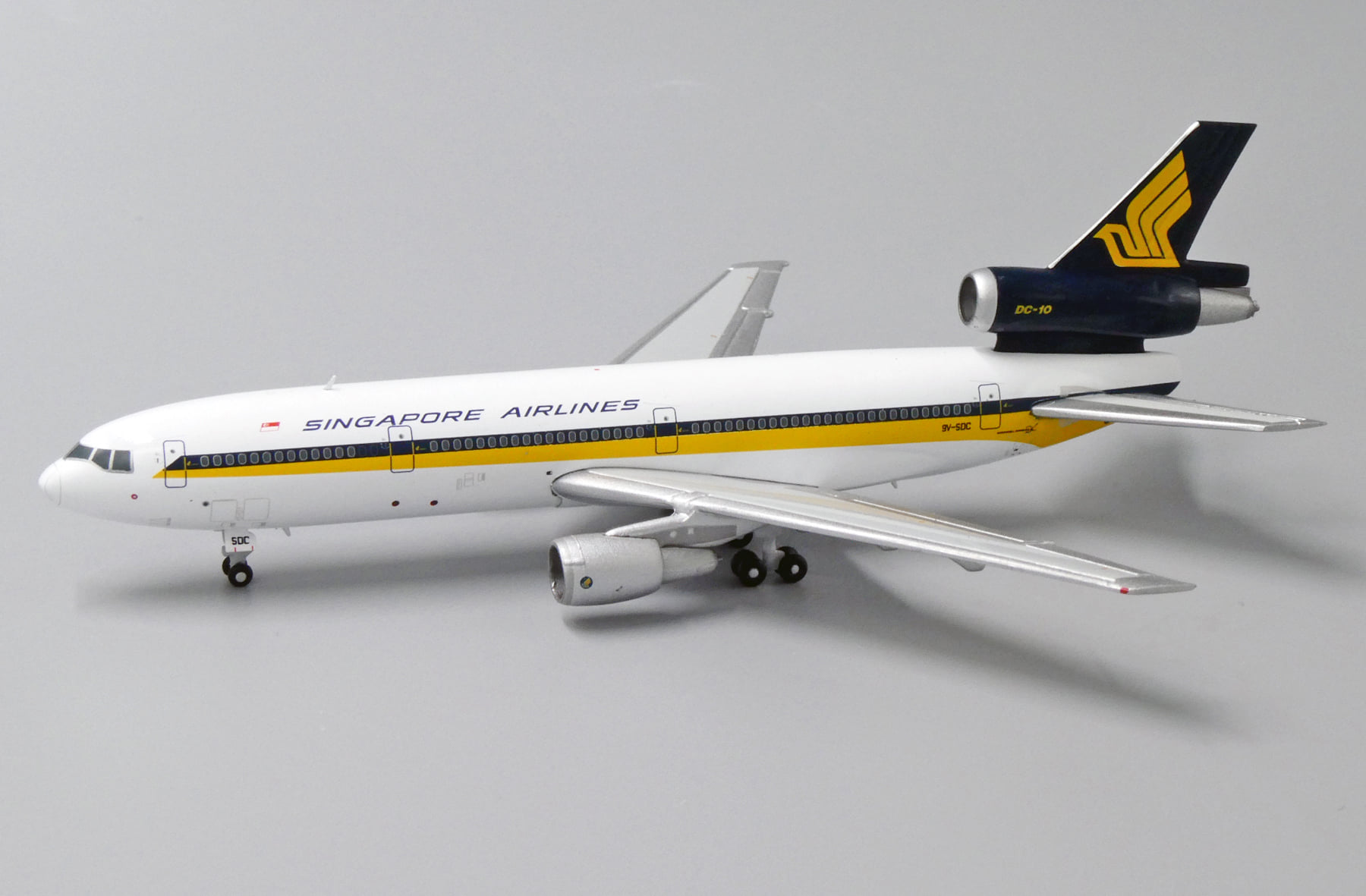 シンガポール航空 McDonnell Douglas DC-10 1/400 McDonnell Douglas DC-10-30 Singapore Airlines model for sale