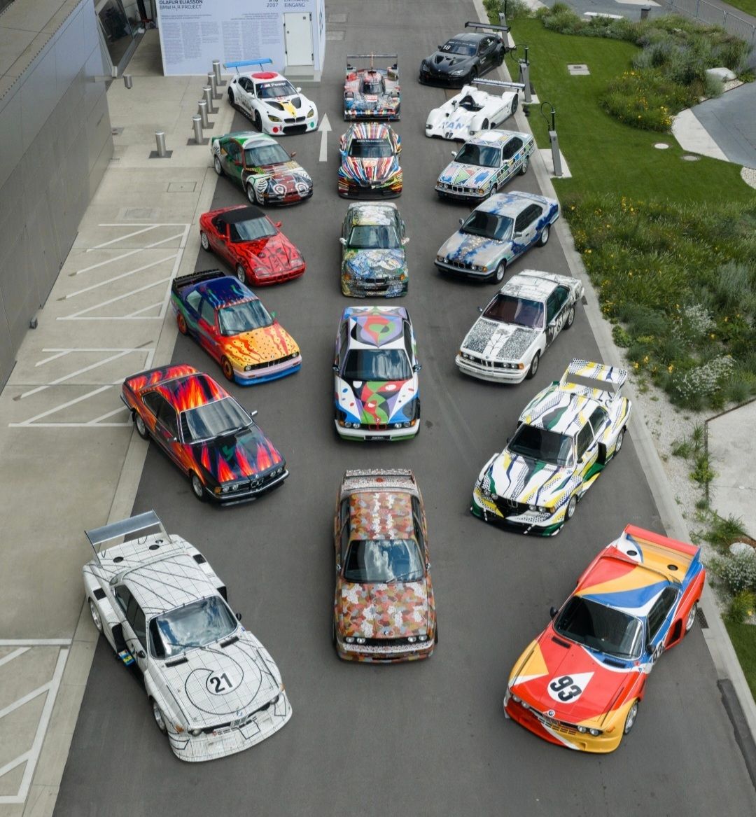 Wait for the transformation… The BMW Z1 and BMW Z1 Art Car from
