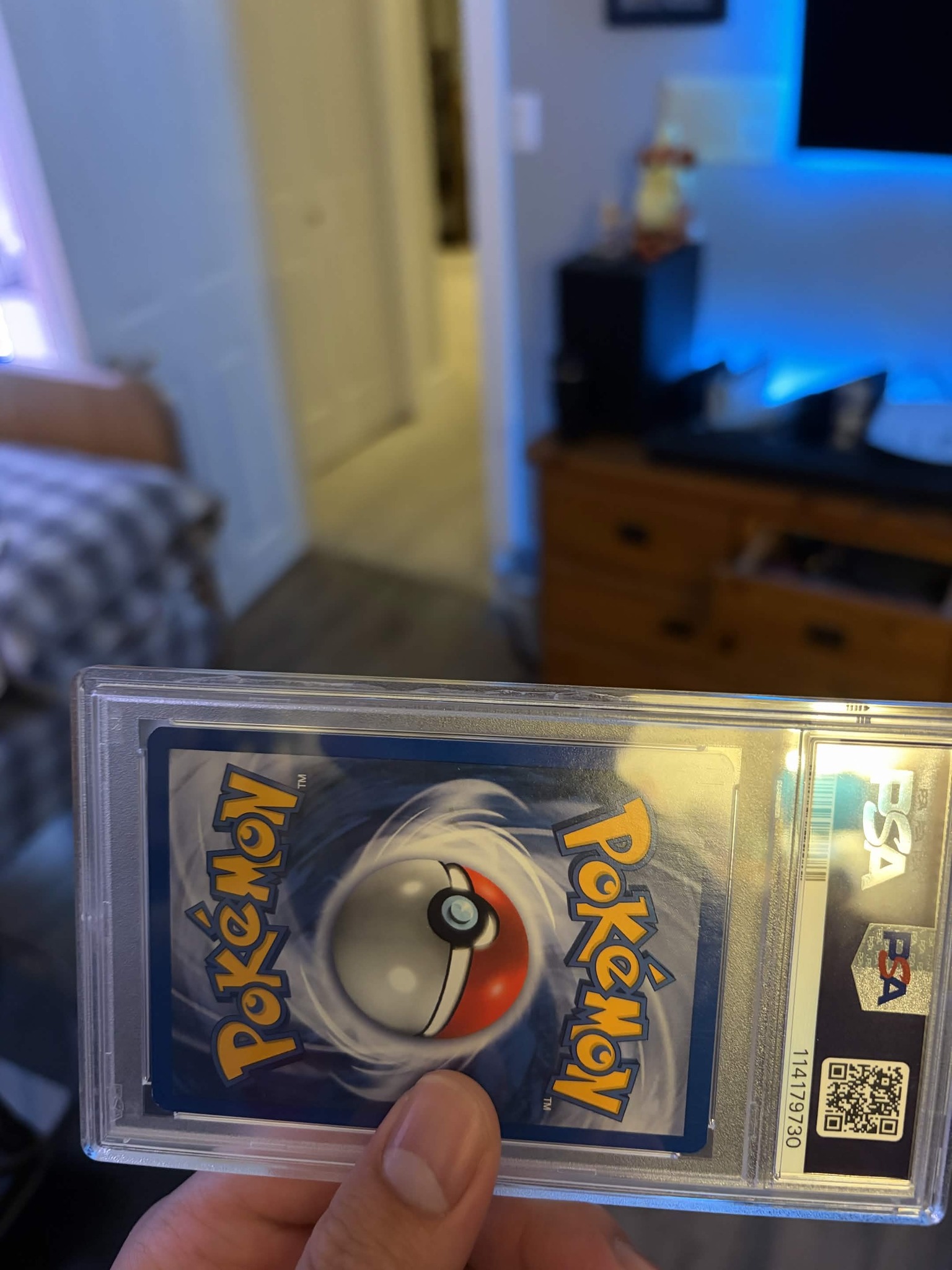 farren pokemon card - Flareon 136/165 151 - Reverse Foil Can anyone tell me if