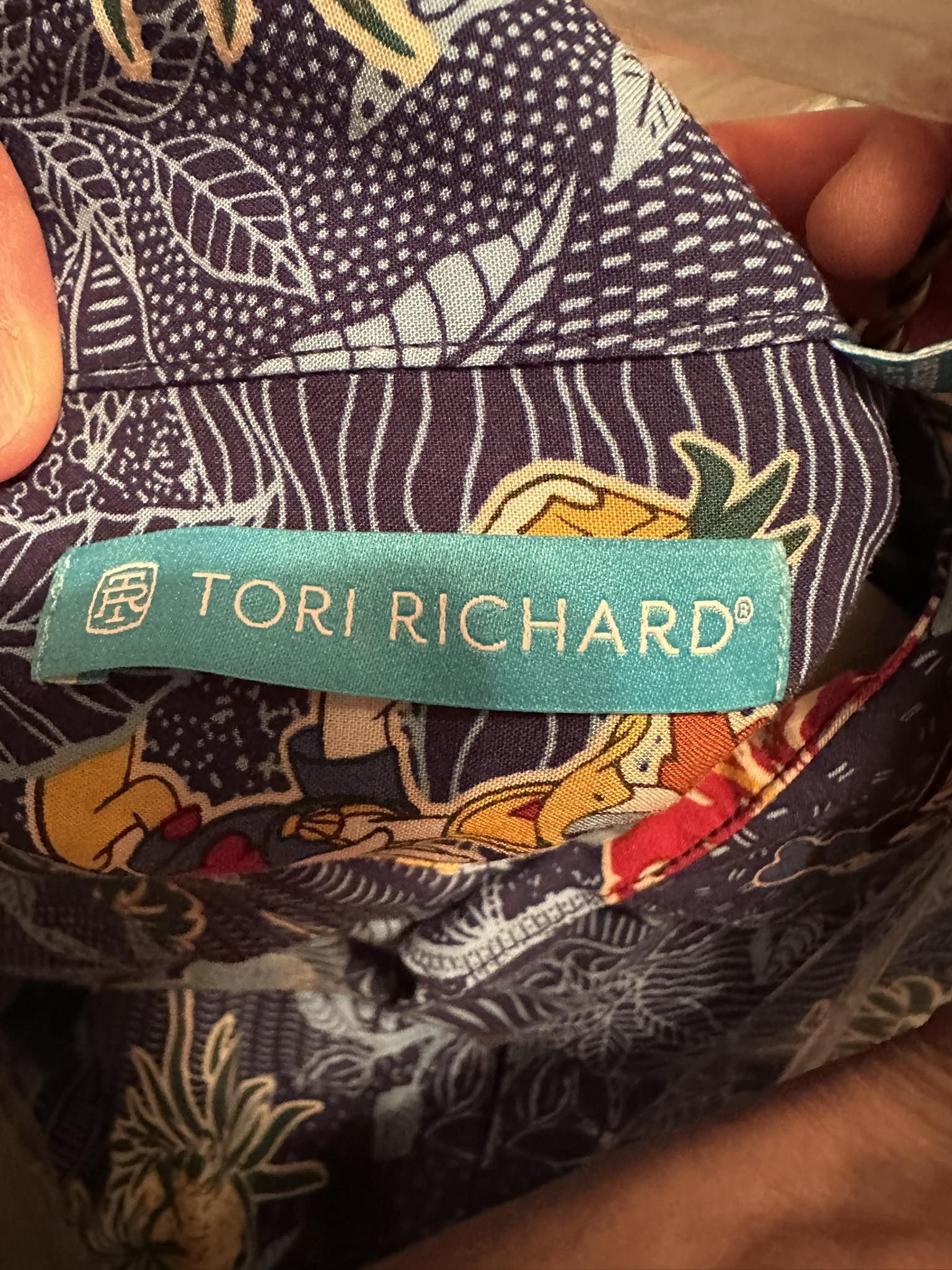 What is the name of the Aulani gift shop selling Tori Richard