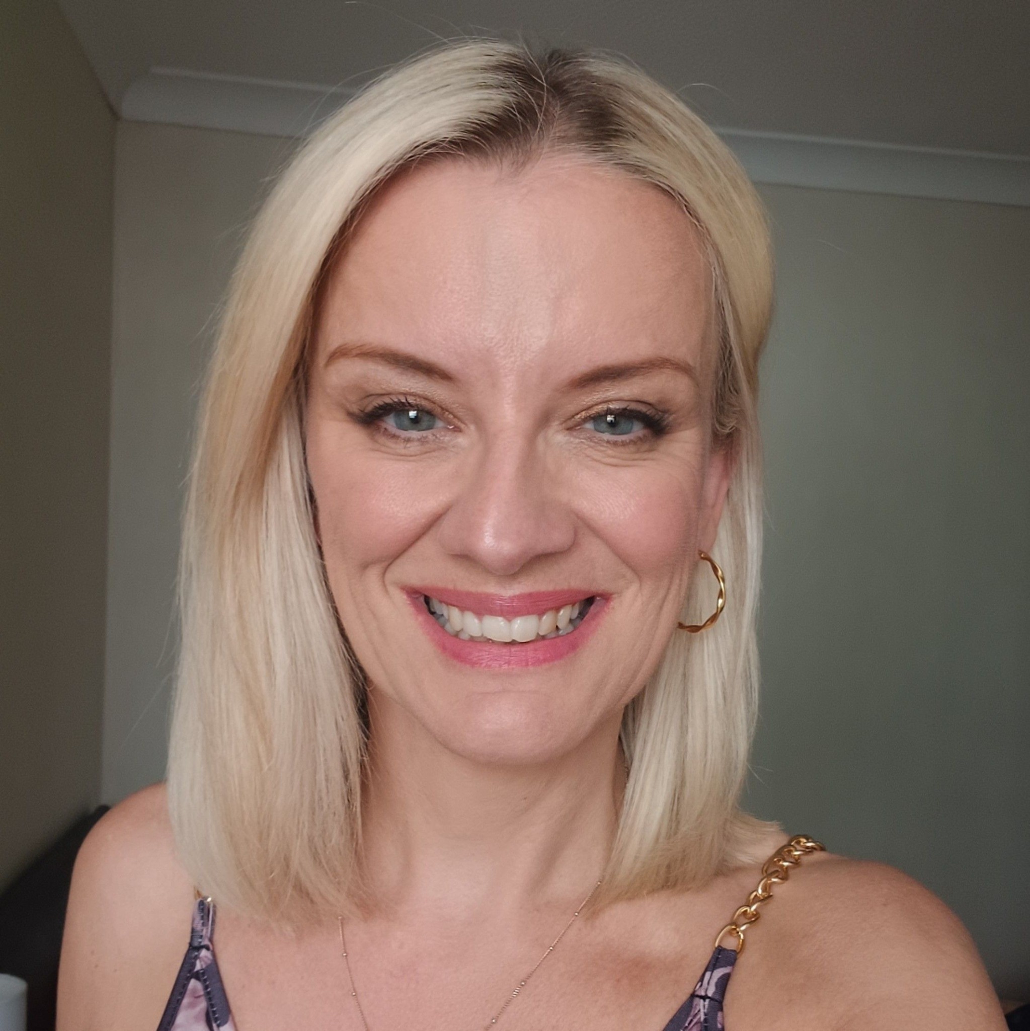 Kelly Probert - Showing off my ring, he did good 🥰 | Facebook