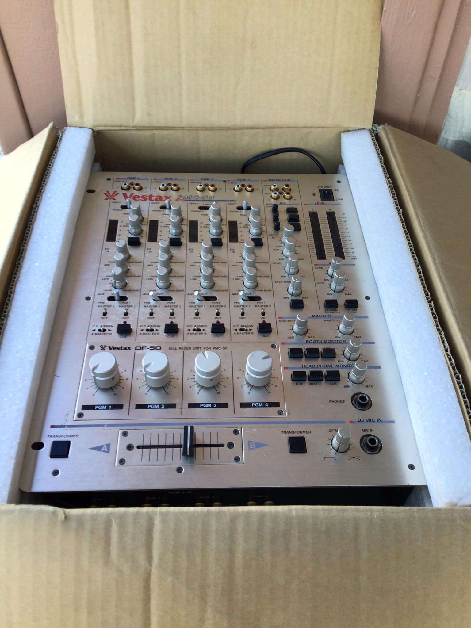 Vestax pmc-55 mixer with df-50 unit