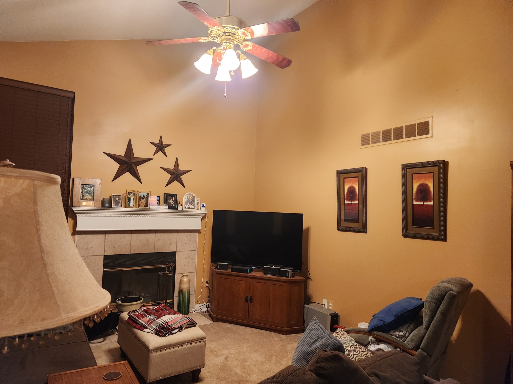 How to Decorate Walls With High Ceilings: Stunning Design Ideas
