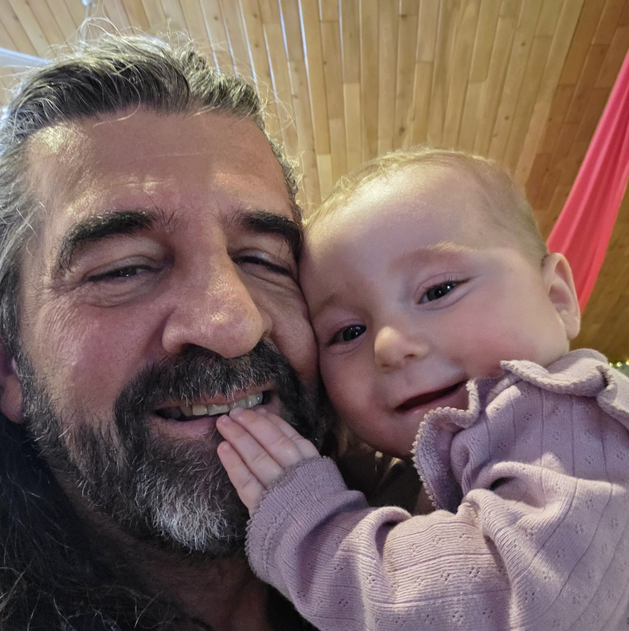 Benoît - Papy et sa petite-fille Livia! | Facebook