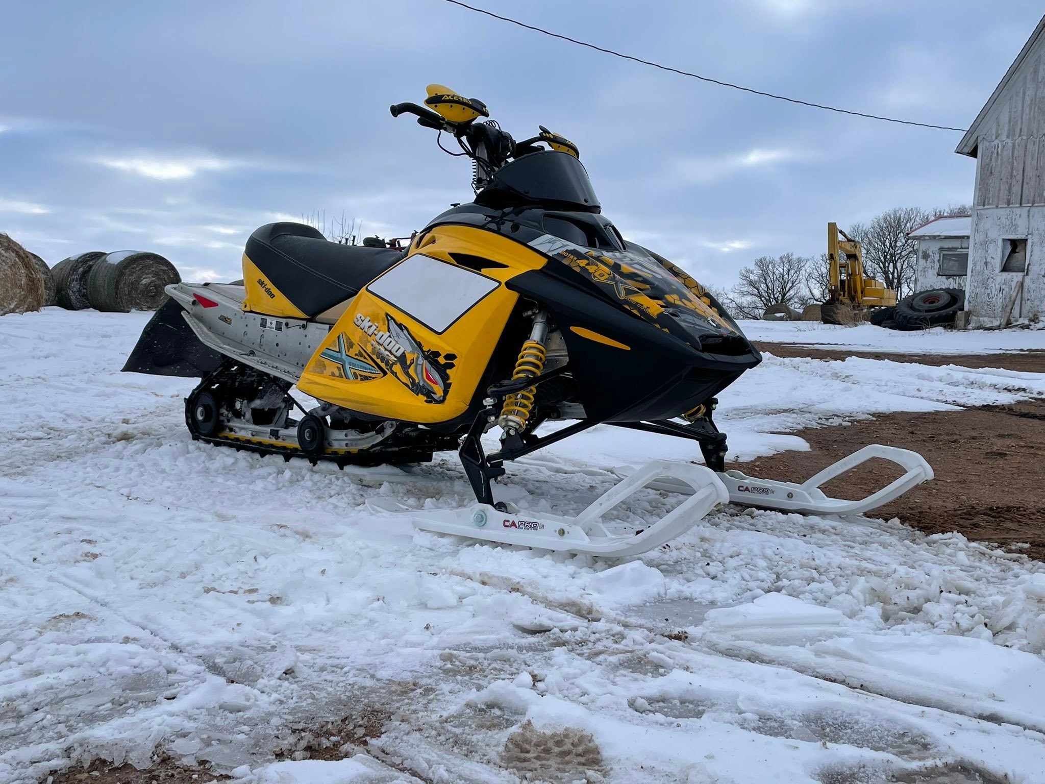 2007 Ski Doo MXZX 440 2300 miles 1 1/2” track with only a few