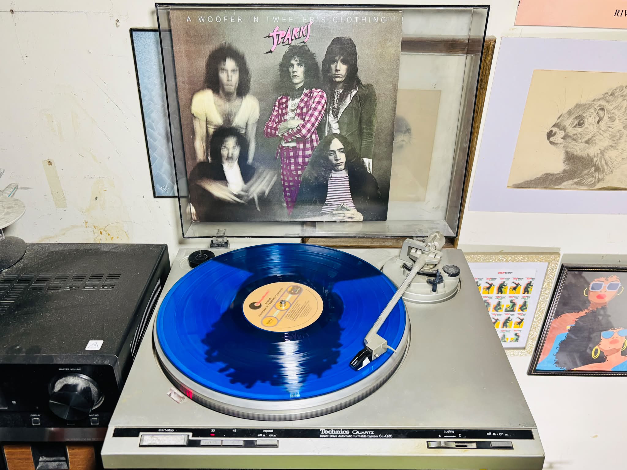 Clothing in Woofer Tweeter's Sparks: A 洋楽