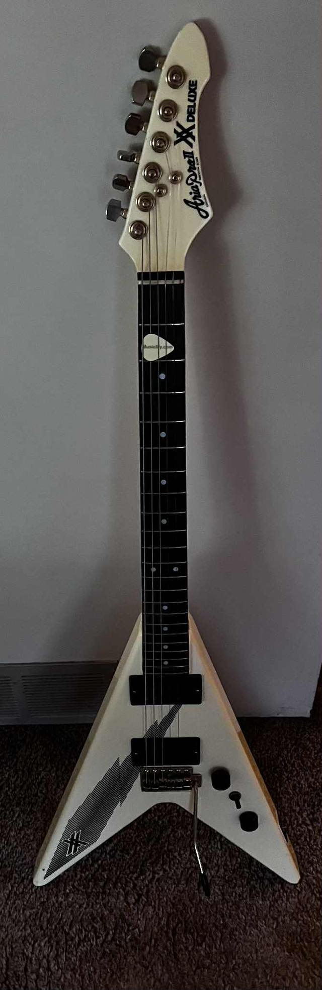 1987 Fernandes JS-100 Flying V guitar added to collection
