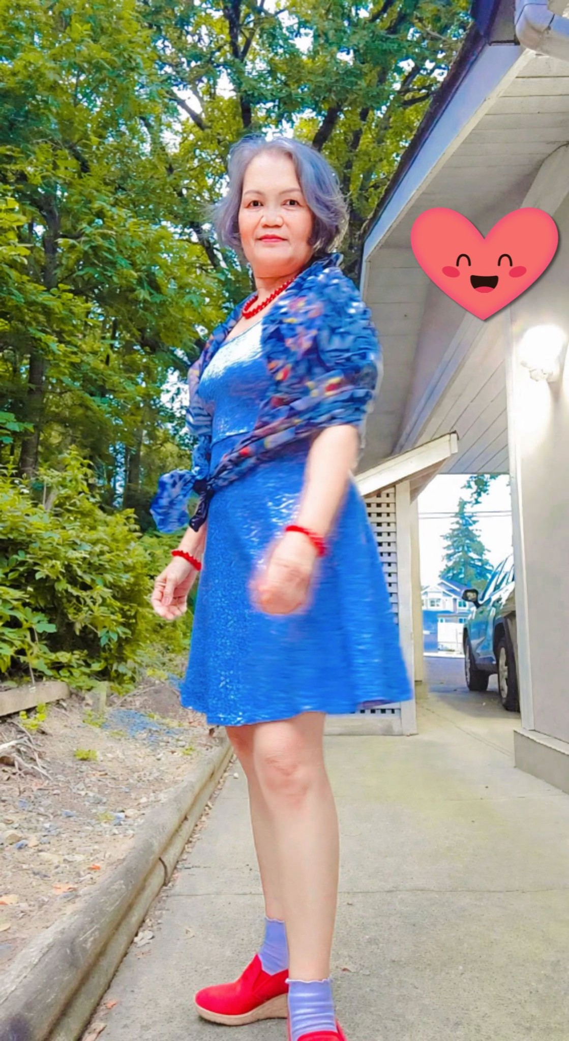 Lin Rosa's Backyard Style: Blue Dress, Scarf, and Red Accents