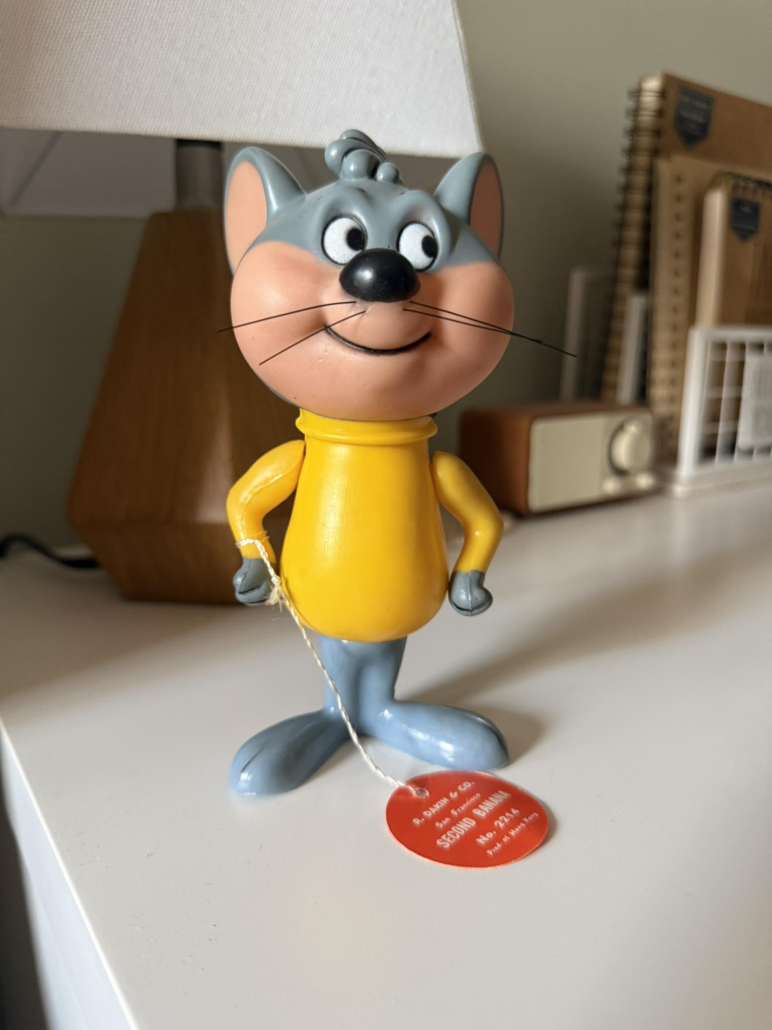 What are ways to display Dakin vinyl figures like Merlin the Magic