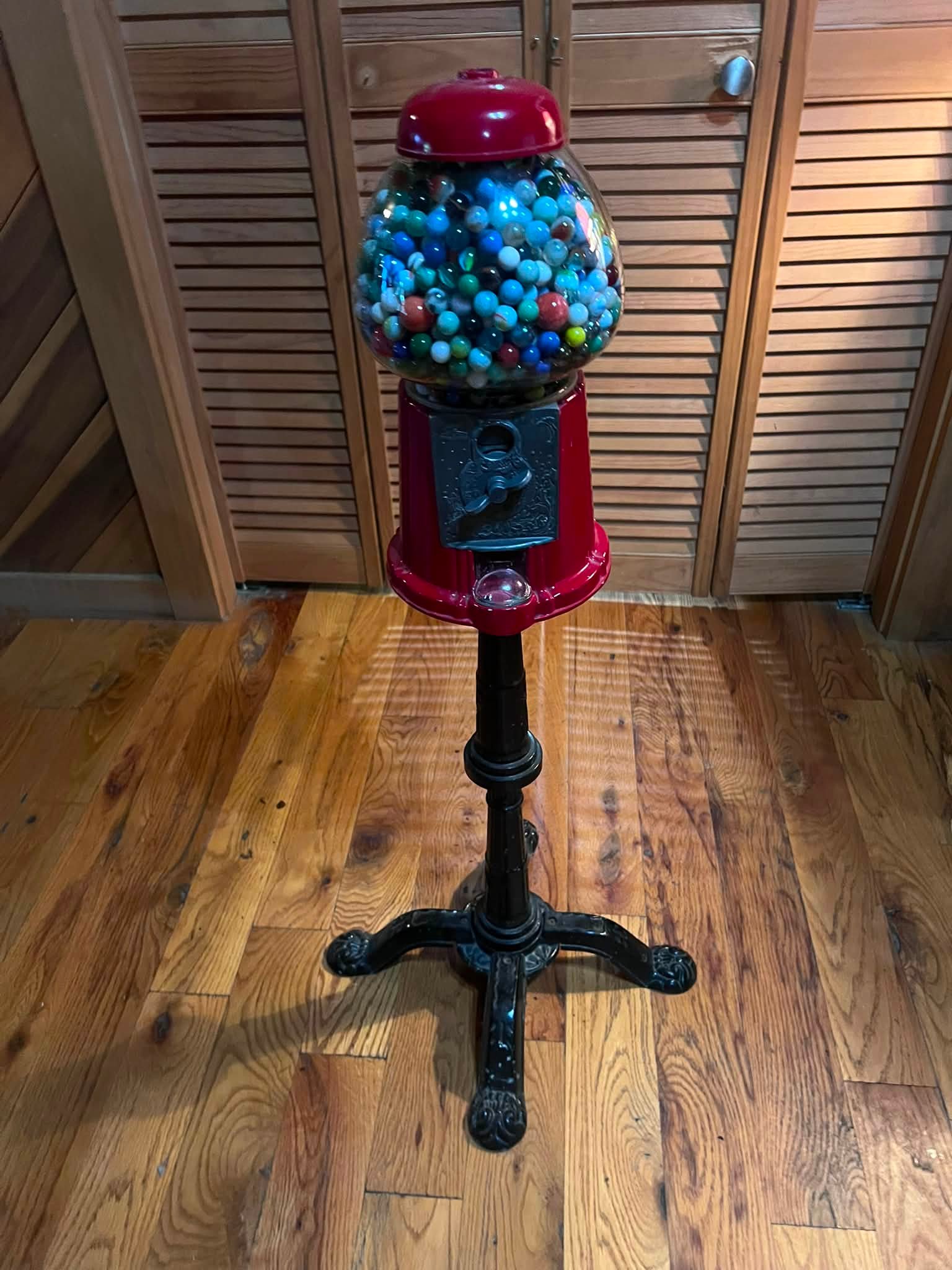 PLEASE READ DESCRIPTION Carousel Gumball Vending Machine. (1985