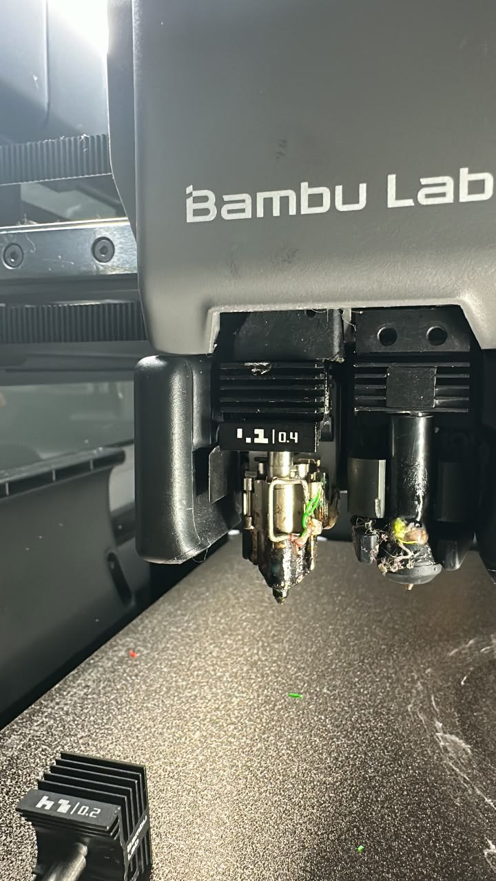 Guys I can't pull out the left nozzle on h2c , any idea?