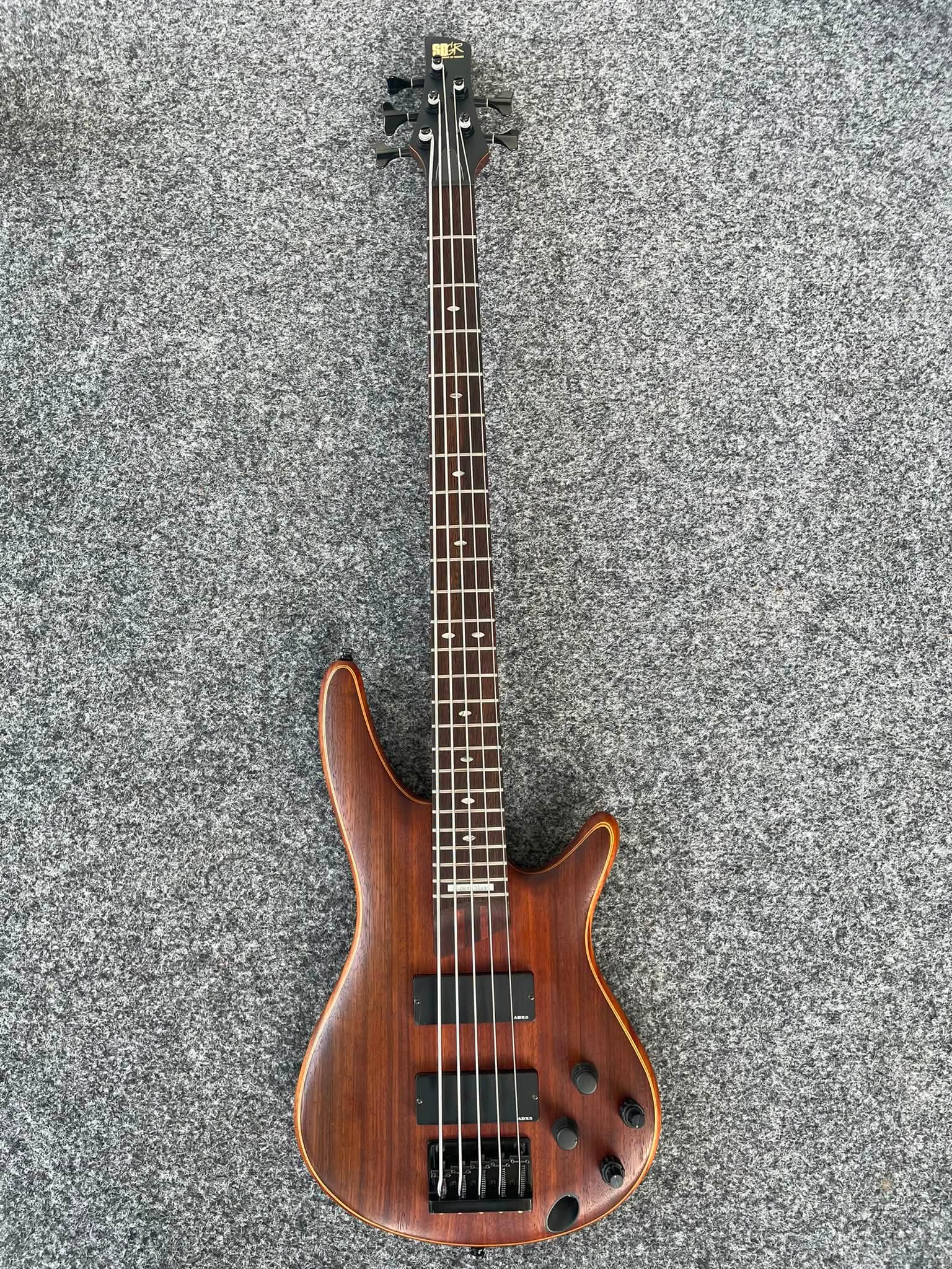 Ibanez SR1305 bass guitar review and comparison to K5 model