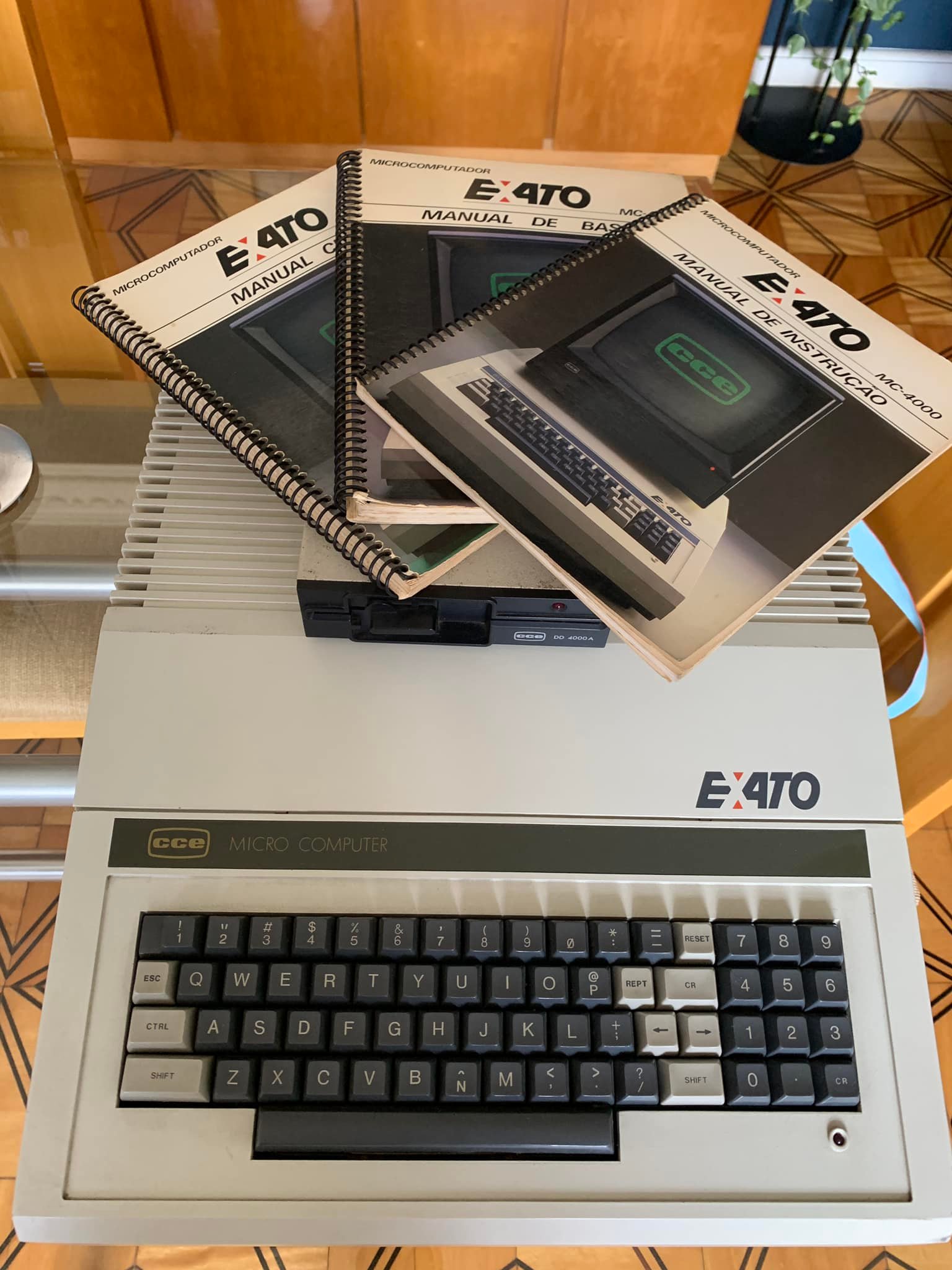 Apple様 EXATO, a Brazilian Apple II clone made by CCE