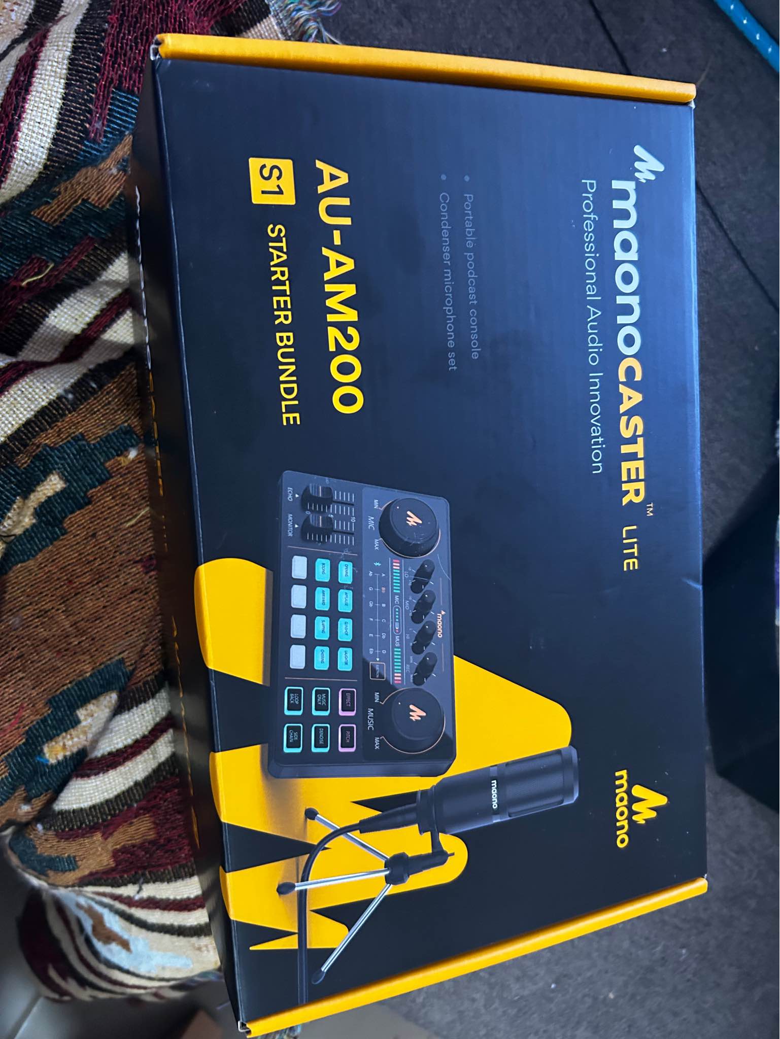 Brand-new MaonoCaster Lite AU-AM200 S1 podcast starter bundle