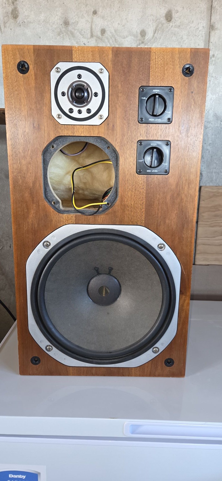What is a nice price for a pair of Yamaha NS-690 III speakers?