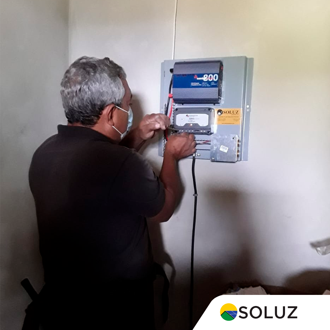 SOLUZ HONDURAS - Instalación Sistema Soluz de 200W en San...