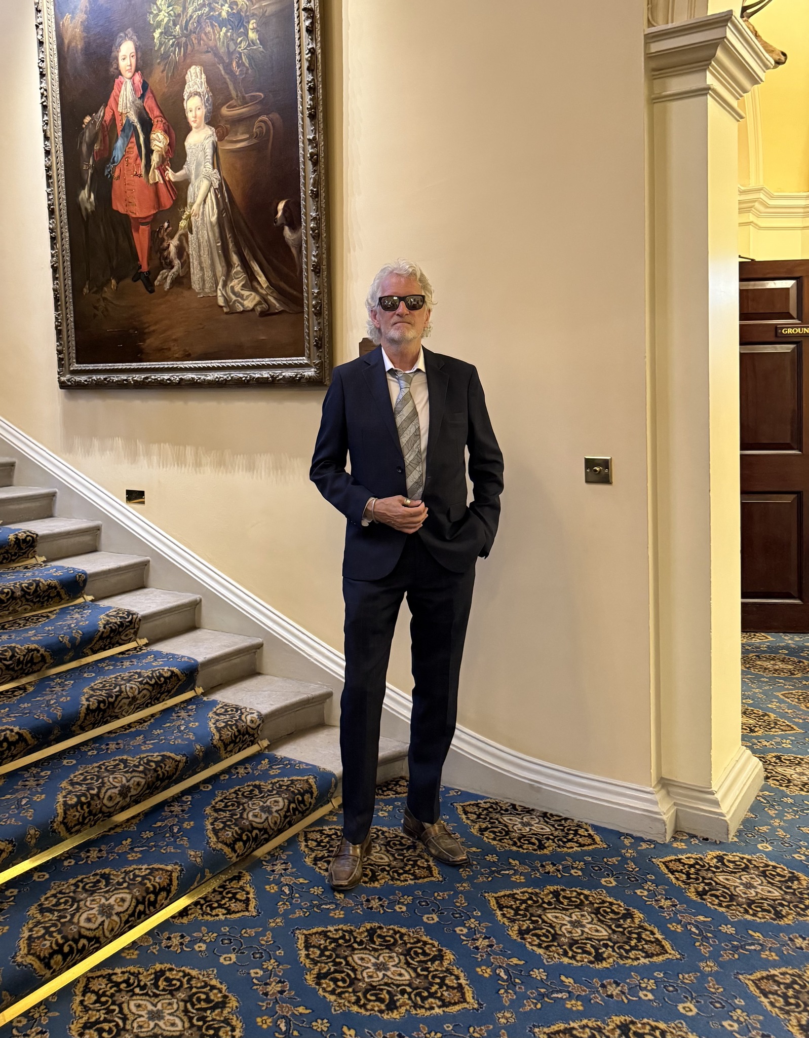 I rather like the fact that the Caledonian Club in Belgravia has a very formal dress code, even though this day in the summer was boiling hot! 😎 #caledonianclublondon #establishment #belgravia #london #