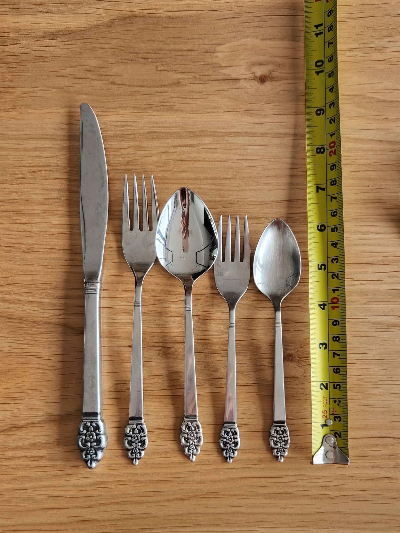 Oneida Nordic Crown Stainless Steel Flatware Set - Satin Handle, Silver Finish, Discontinued Pattern (Used)