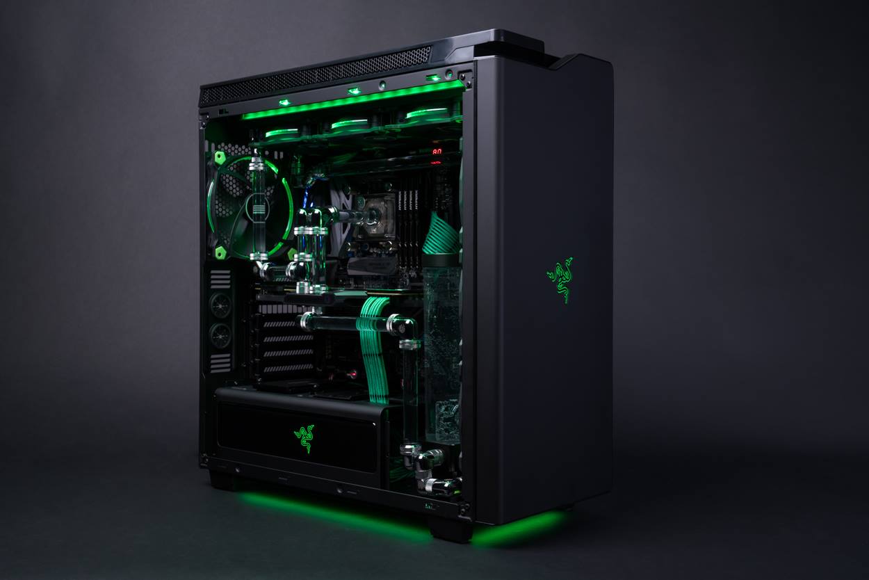 Designed in partnership with RAZER.... - MAINGEAR Computers | Facebook