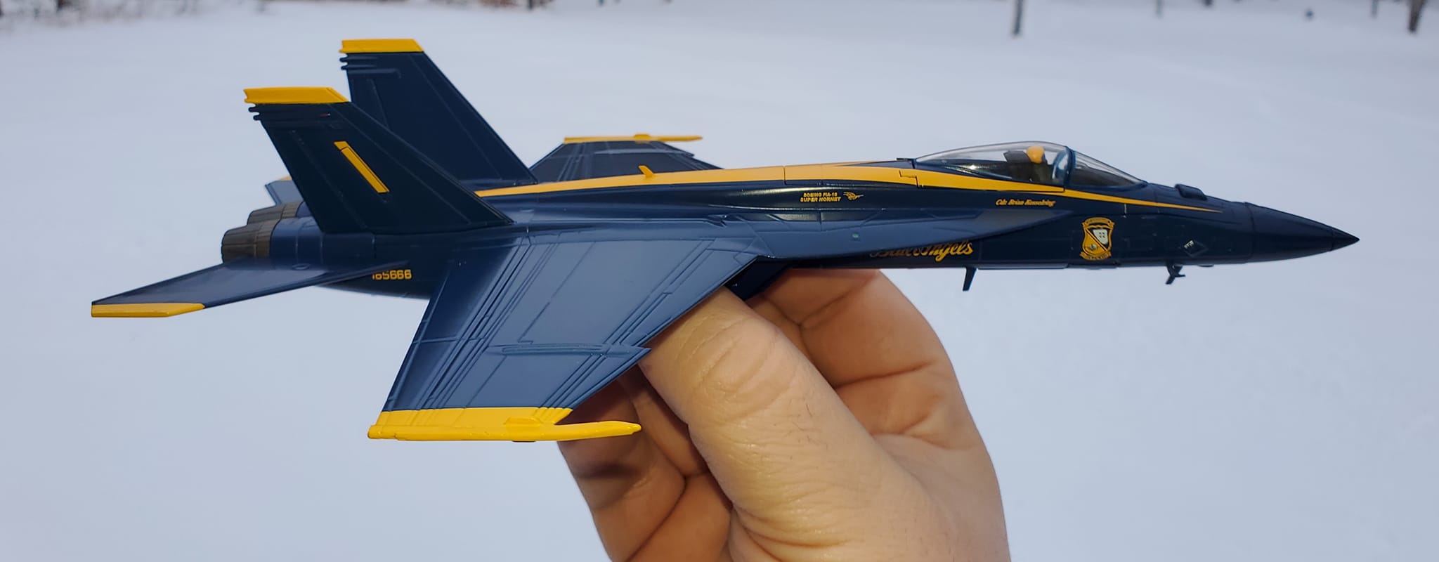 Adding 1/72nd scale Blue Angels F/A-18E Super Hornet to my collection
