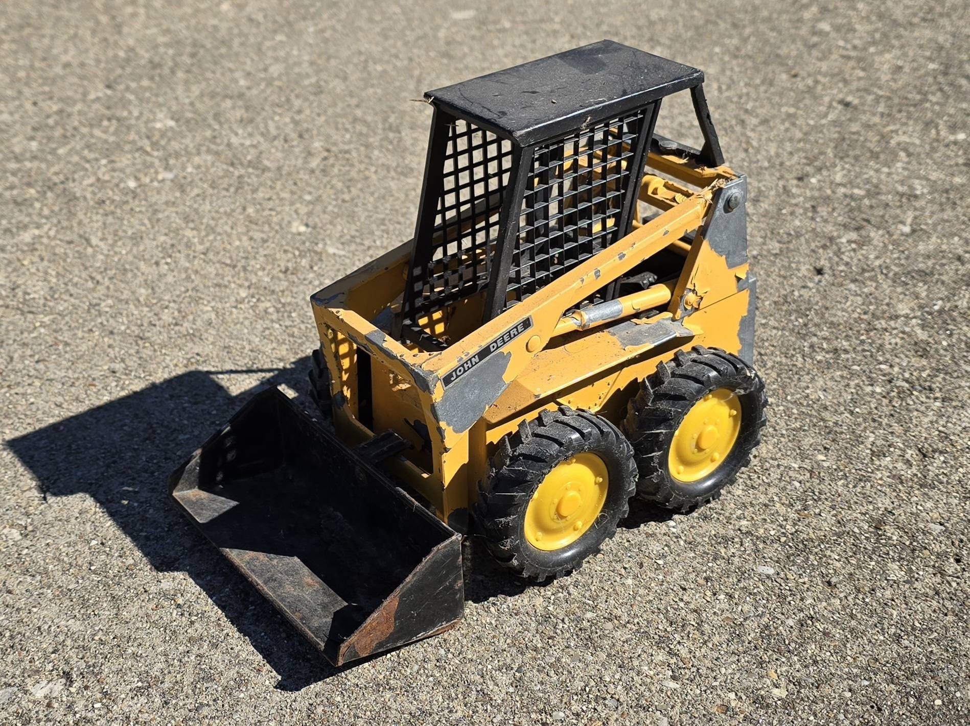 Vintage 1970s Ertl John Deere Skid Steer Die-Cast Toy Review