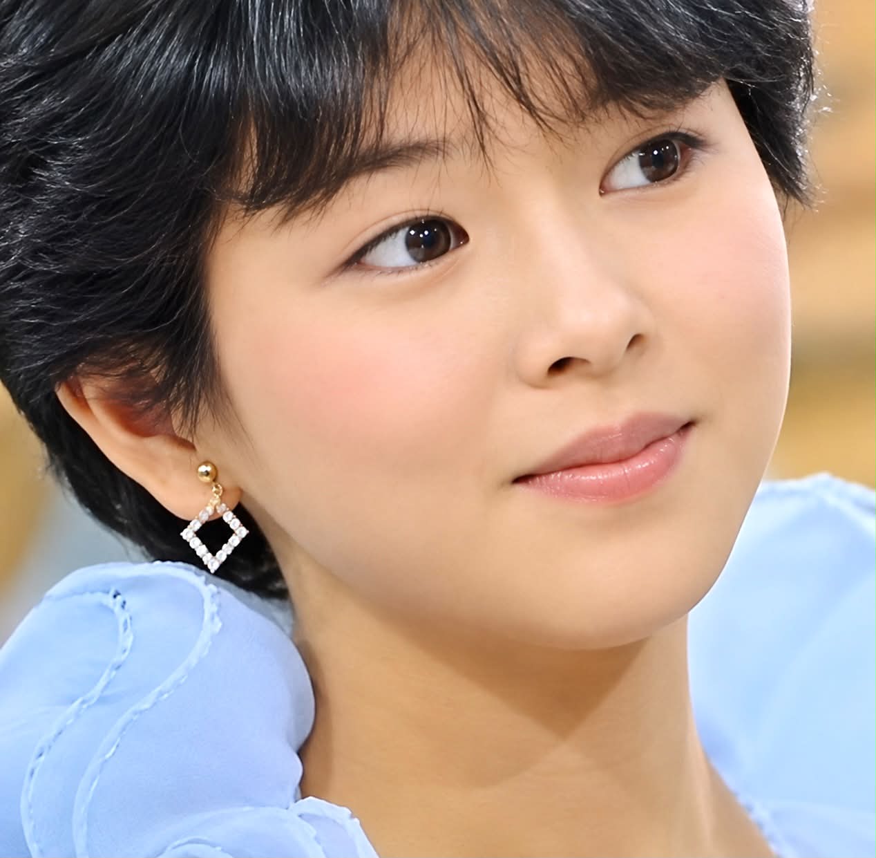 宮沢りえ、雑誌表紙 Rie Miyazawa featured on the cover of the magazine.