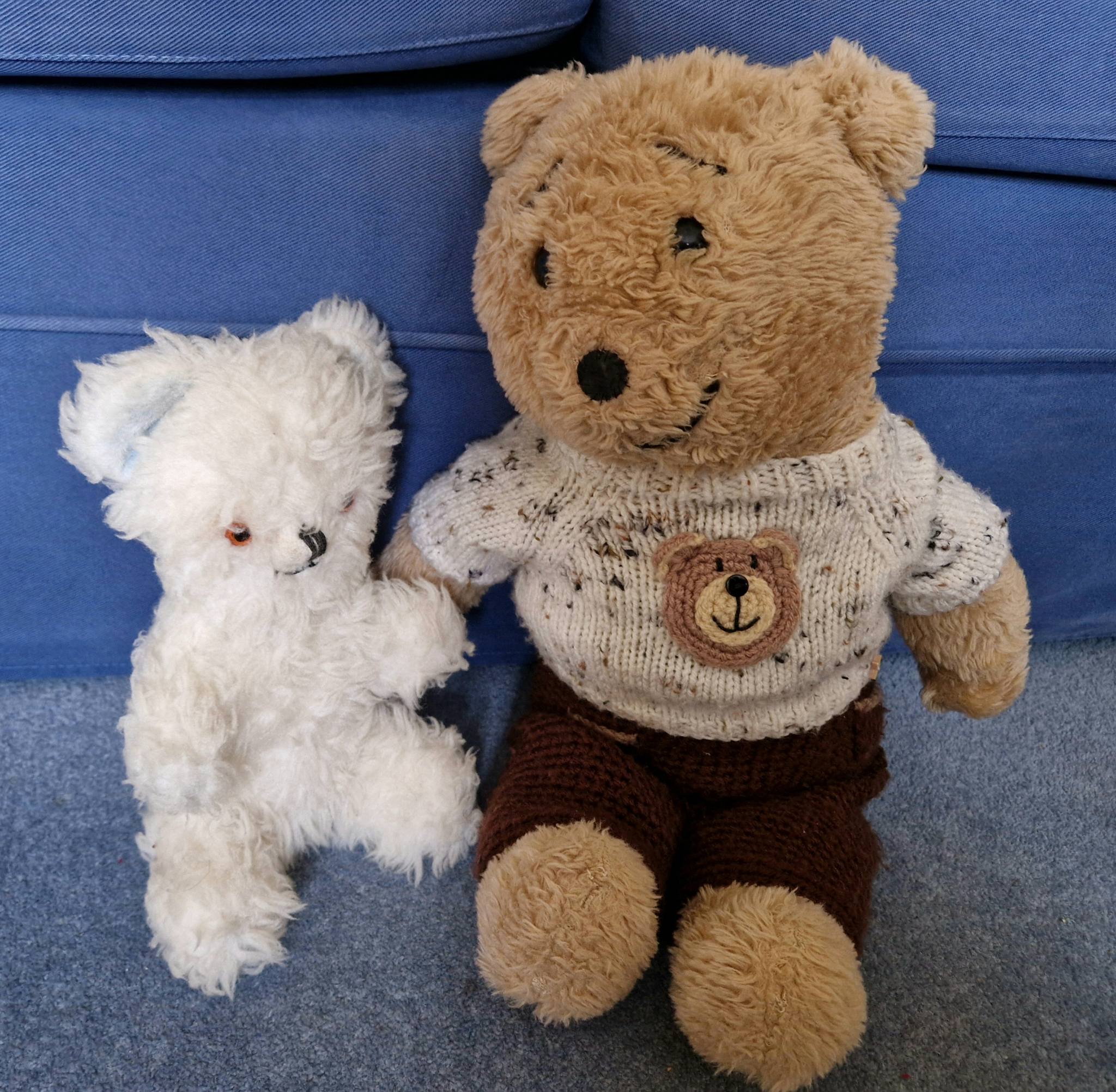What are vintage alpha farnell bears with safety eyes?