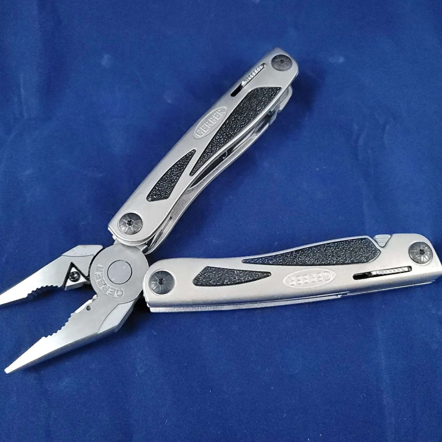 Gerber MP800 Legend multitool details