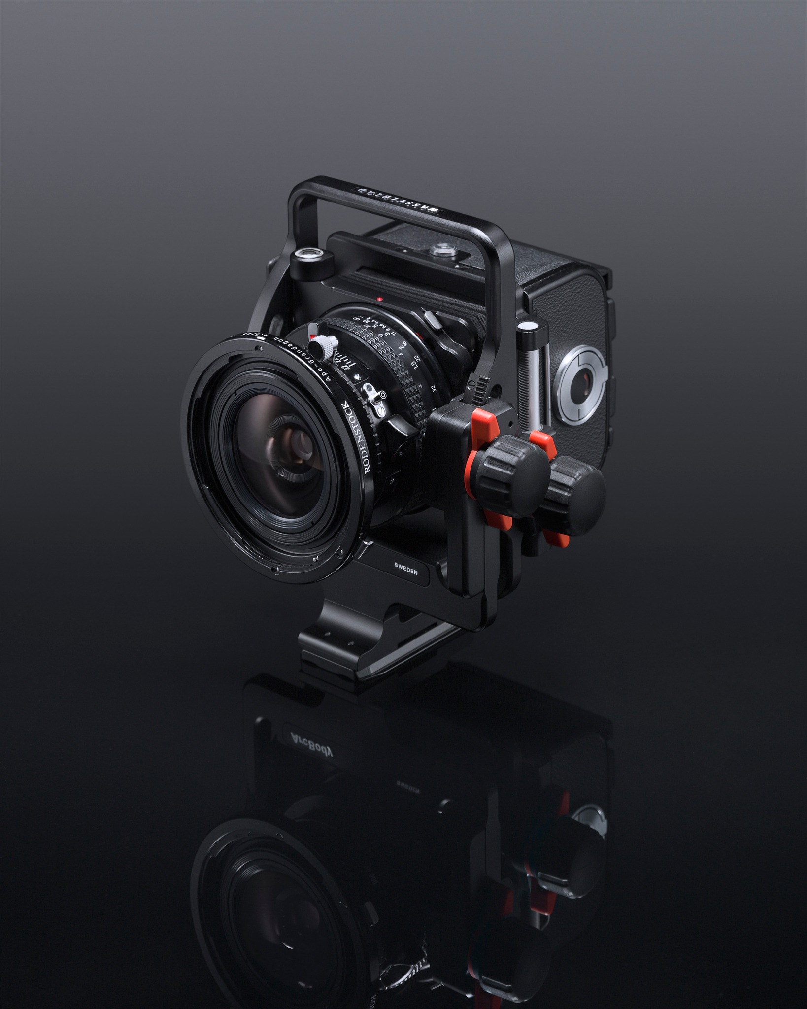 Can Linhof Schneider Symmar 210mm f5.6 lens fit inside Technika V