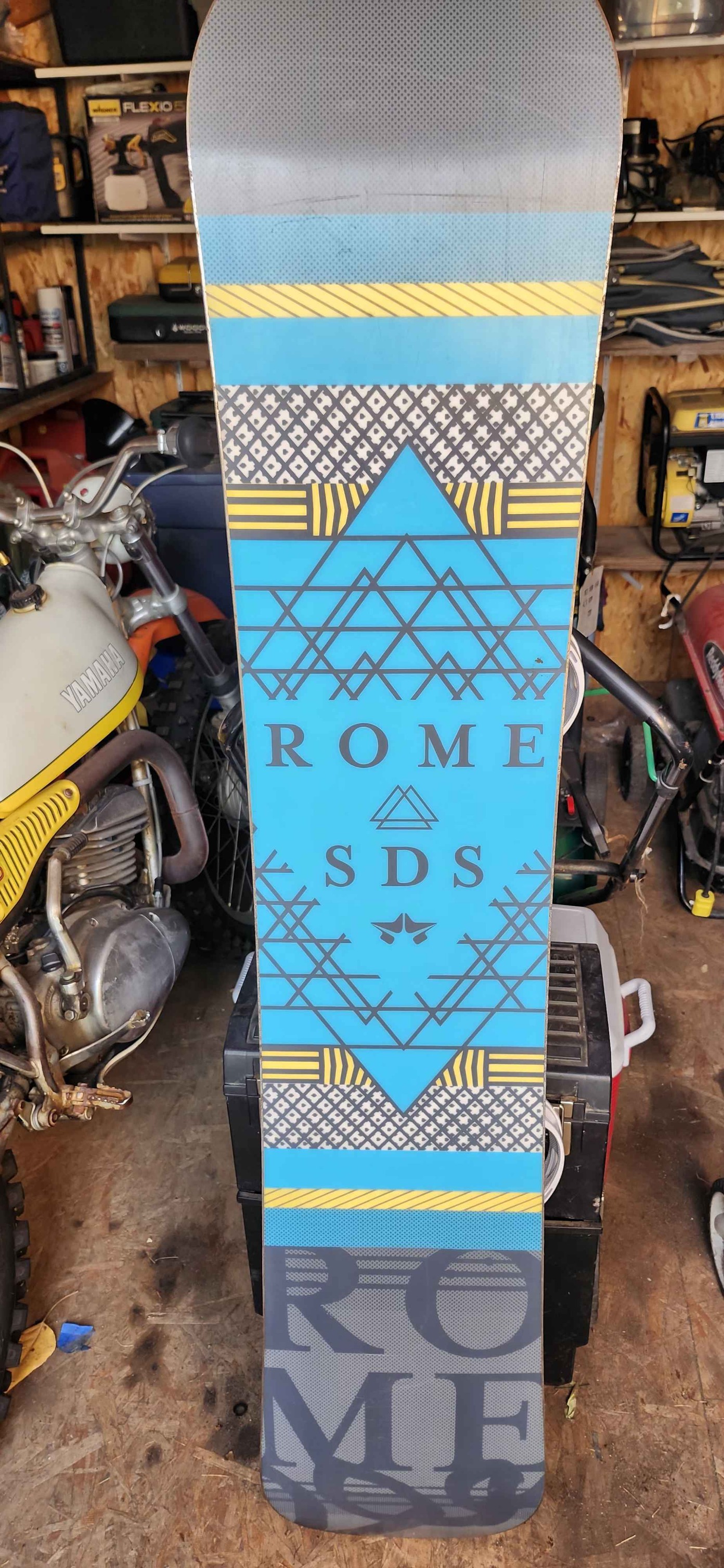 rome blue snowboard 2008 Burton Twin (Blue)  evo From the mind of the one and only Rene Rinnekangas Snowboard Rome Blue 2008/2009 ::