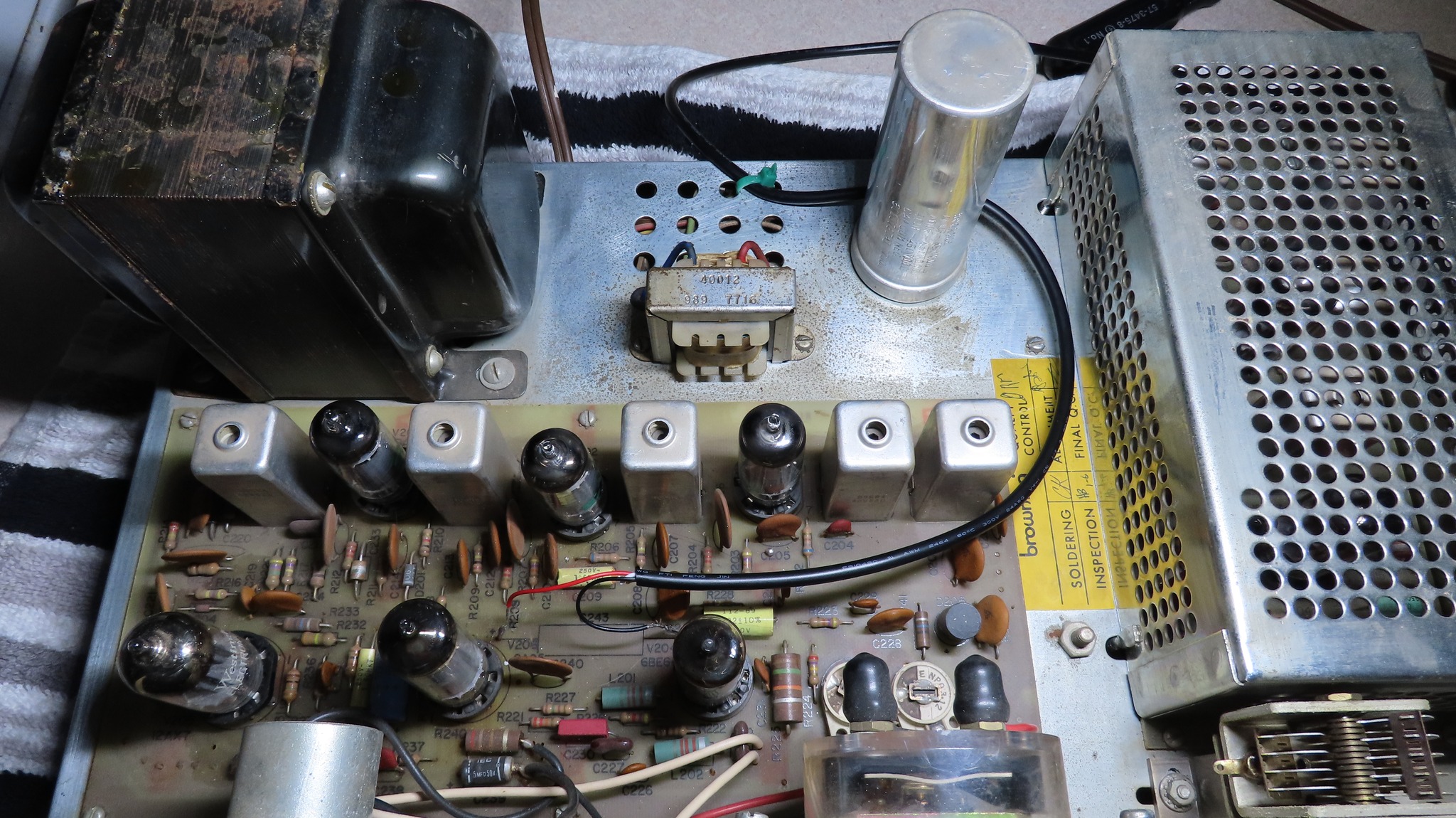 Why bridging yellow capacitor fixes high frequency issue in EAW KF 695