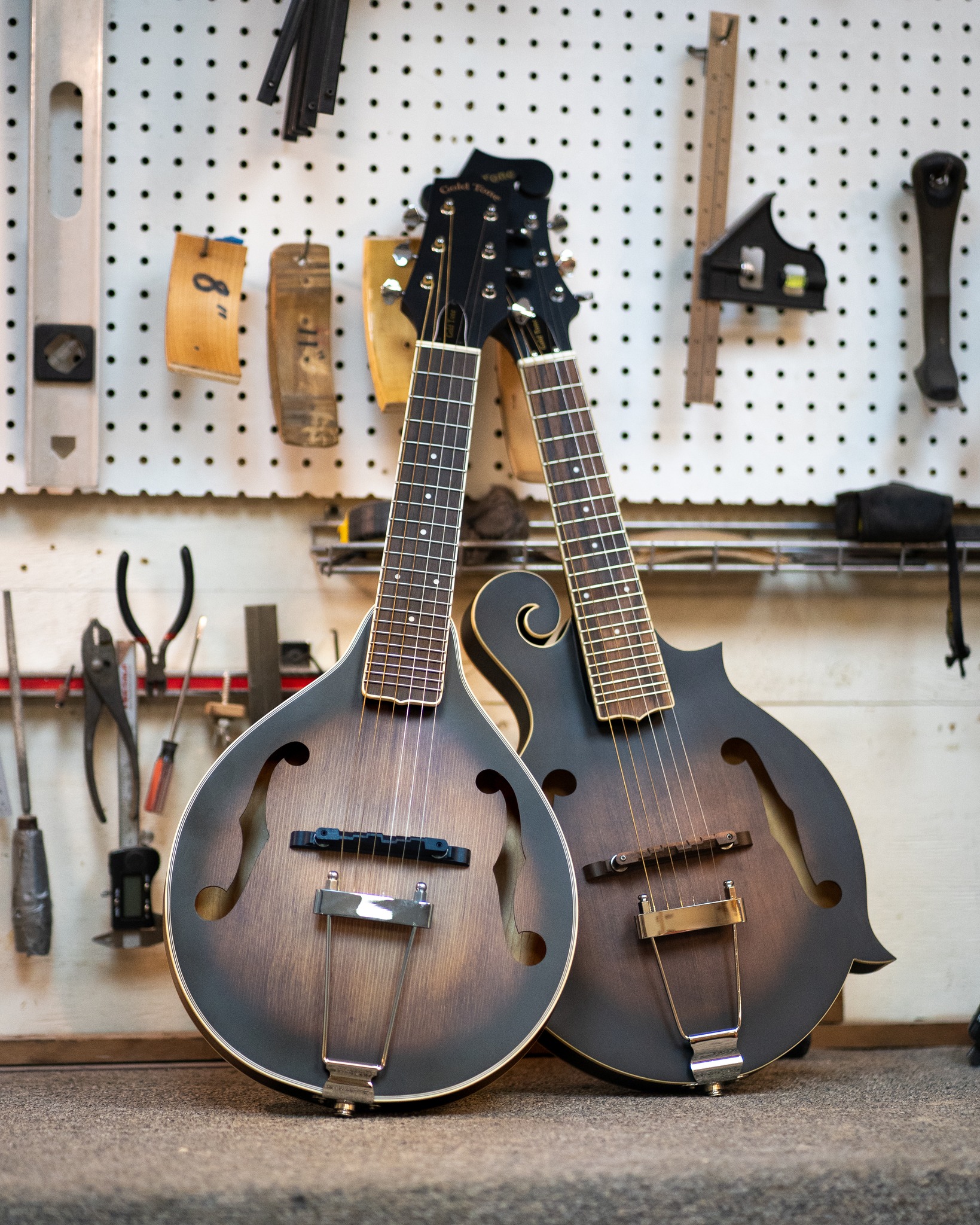 Gold Tone - A-6 vs F-6 Manditars! Played like a guitar and...