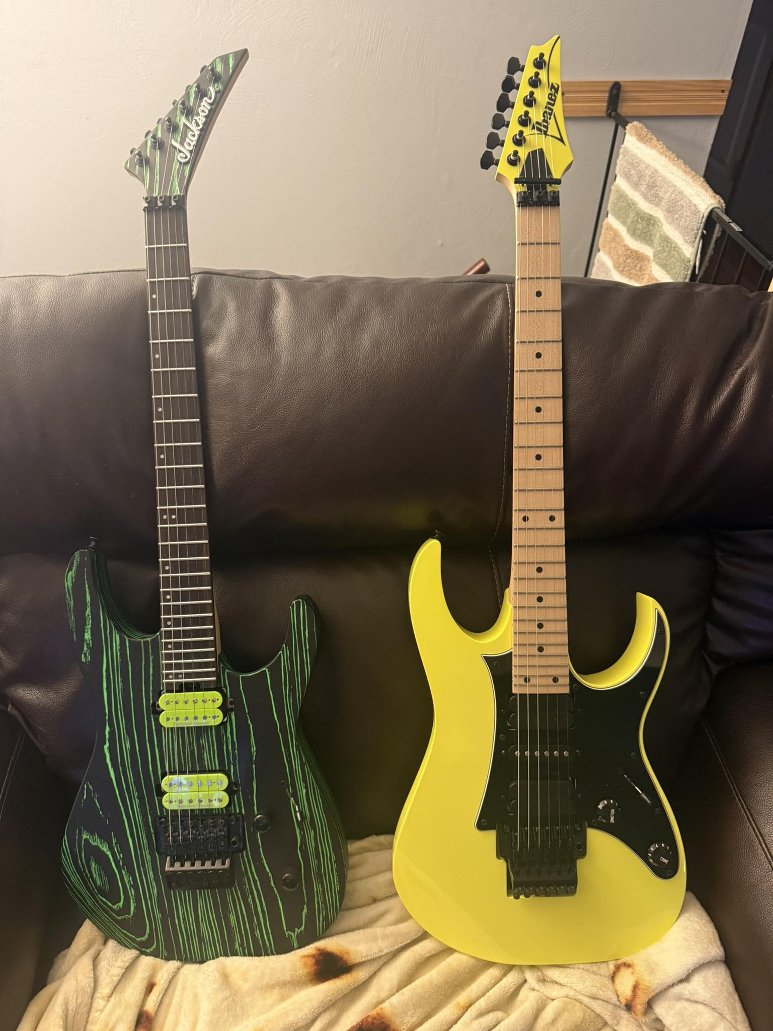 Ibanez RG550 vs Jackson DK2 Pro guitar comparison