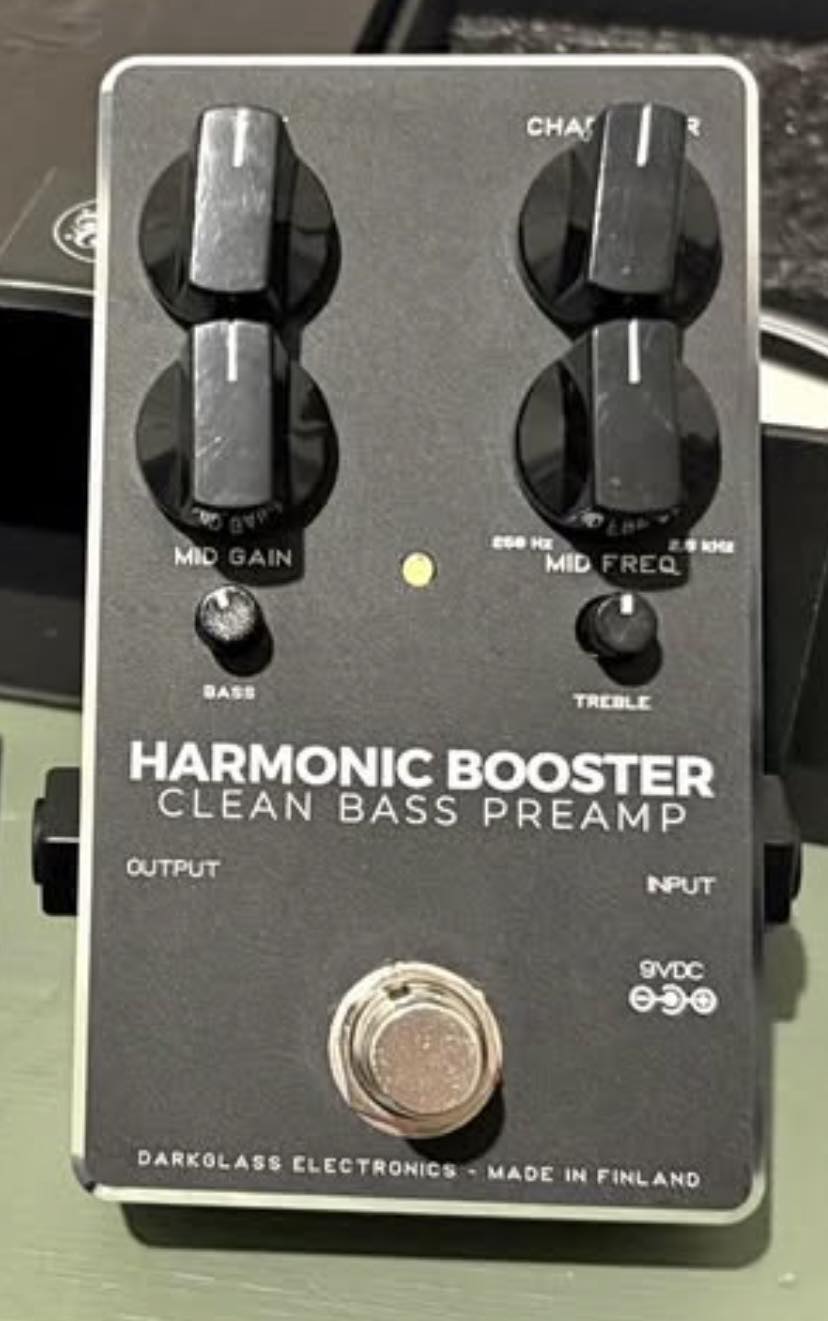 Darkglass Harmonic Booster Clean Bass preamplifier pedal review