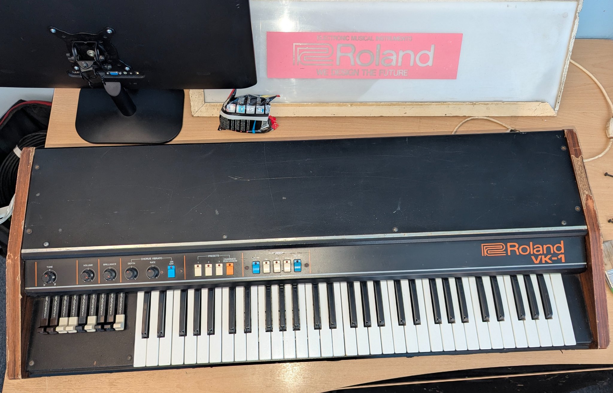 Roland VK-09 Electronic Organ Found for $40