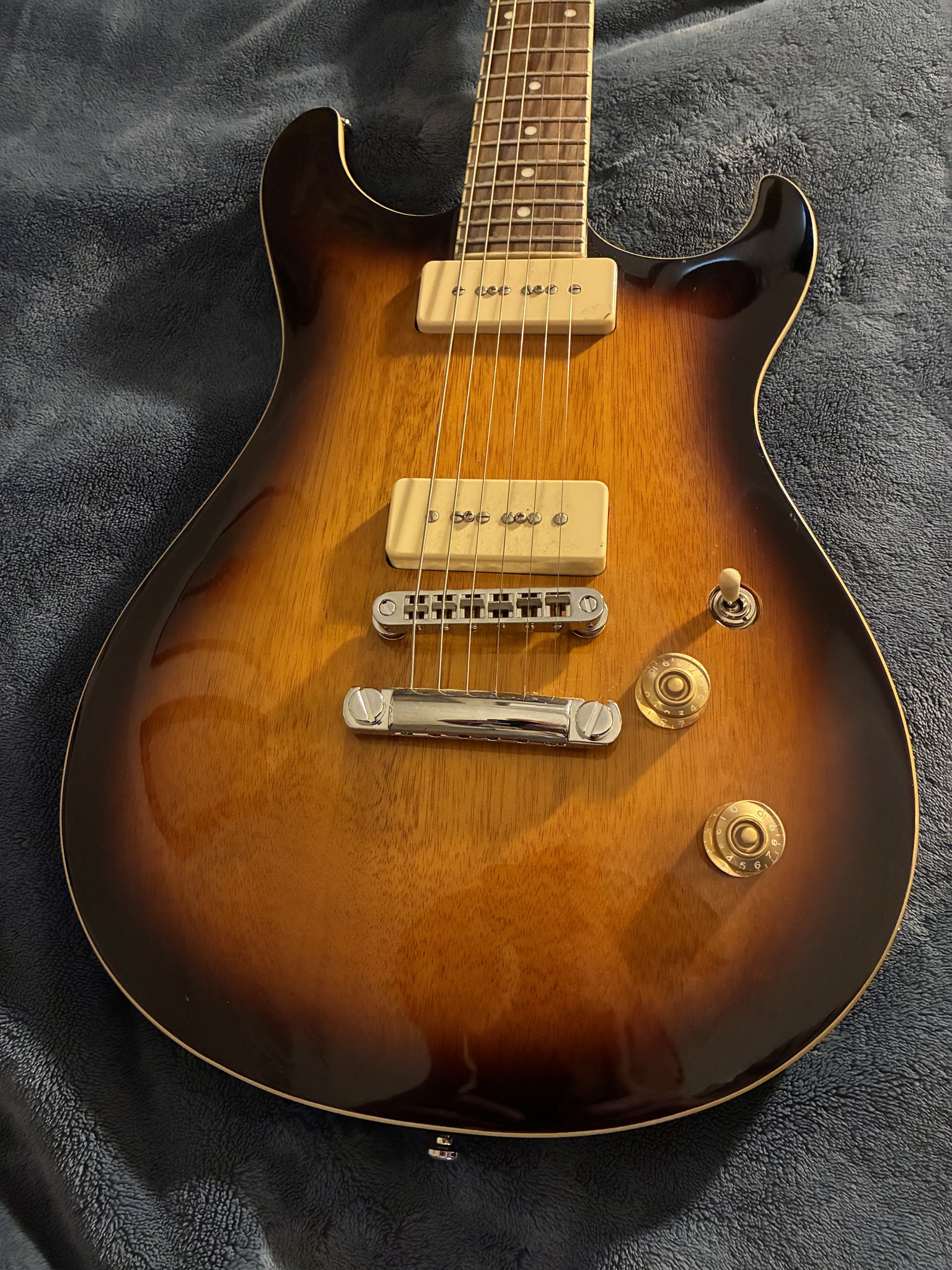 G&L Ascari GT-90 guitar available at Vig Guitars
