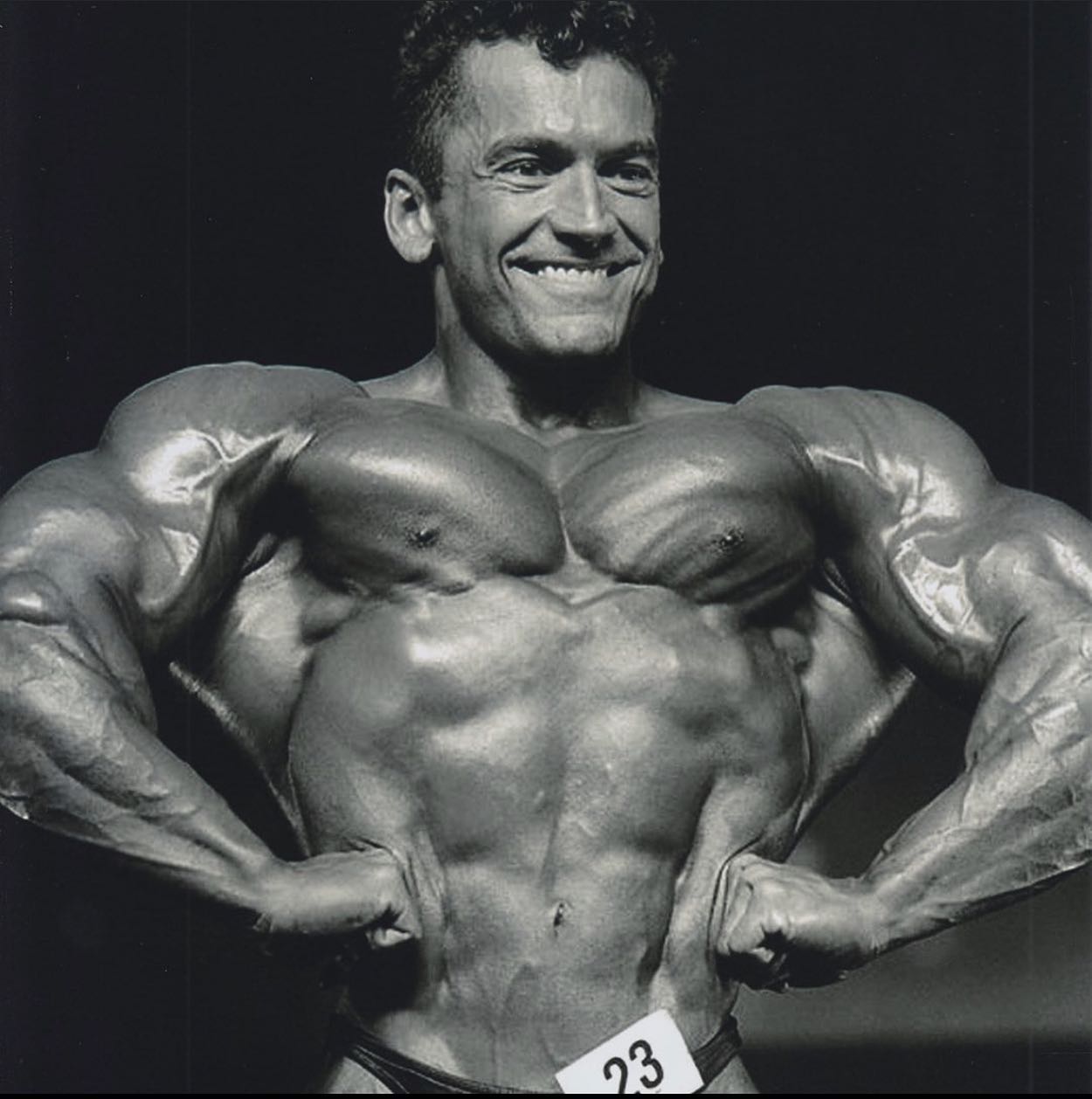 リー・ラブラダ 直筆サイン色紙 Lee Labrada IFBBプロ ボディビル Lee Labrada's physique then and now