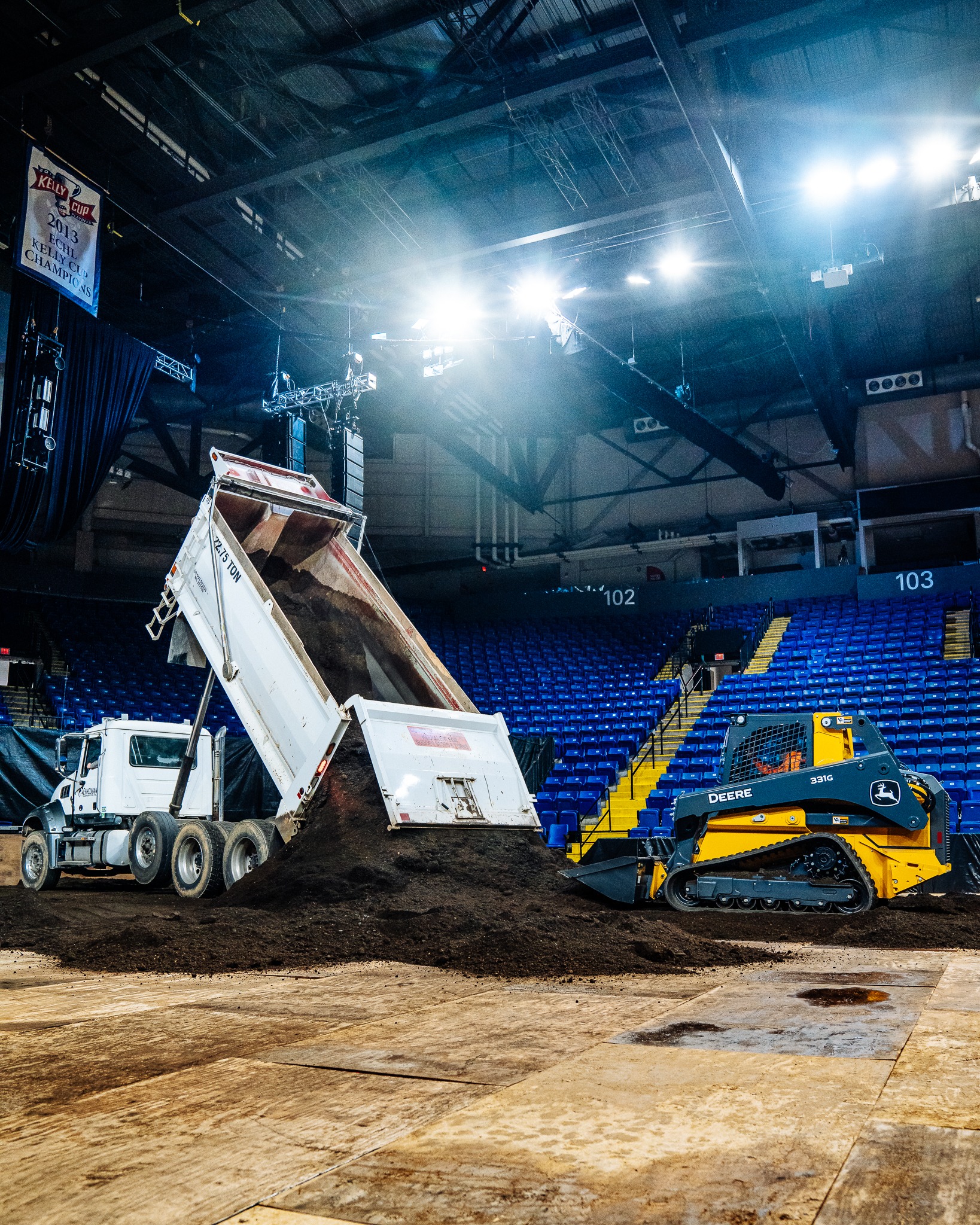Santander - The trucks are here and the dirt is starting to be poured ...