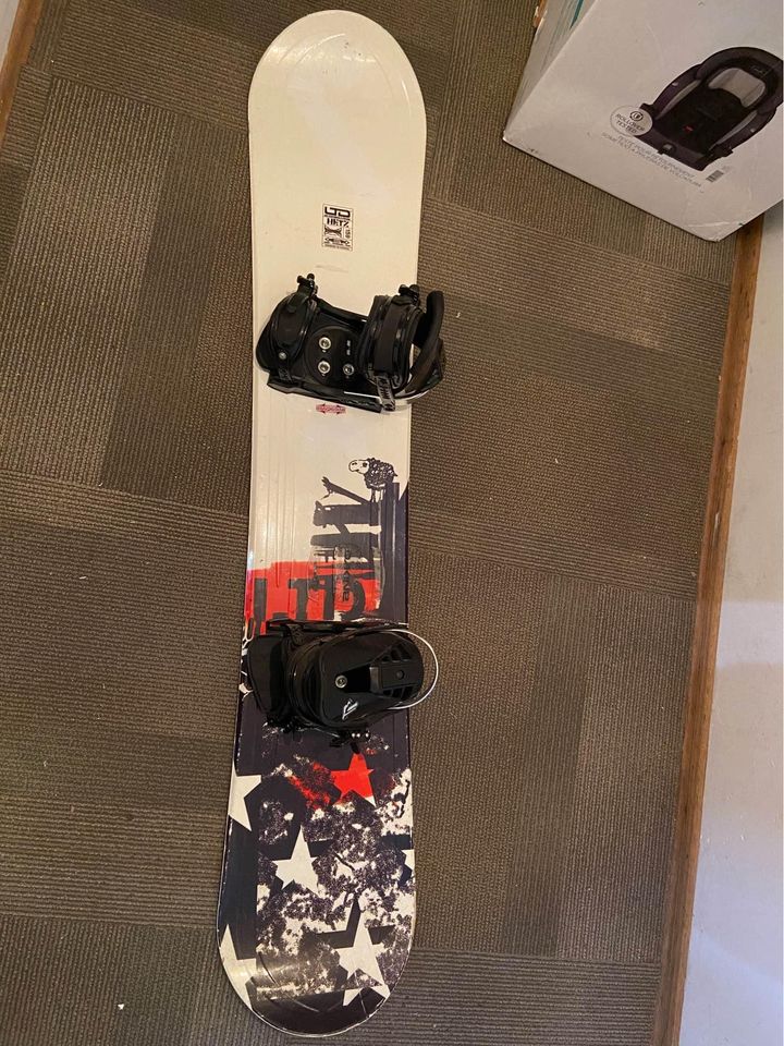 ride blush snowboard 110 Burton 2024 Women's Step On Re:Flex Bindings Built with a Premium Extruded FH Base Is a 10-year-old snowboard good