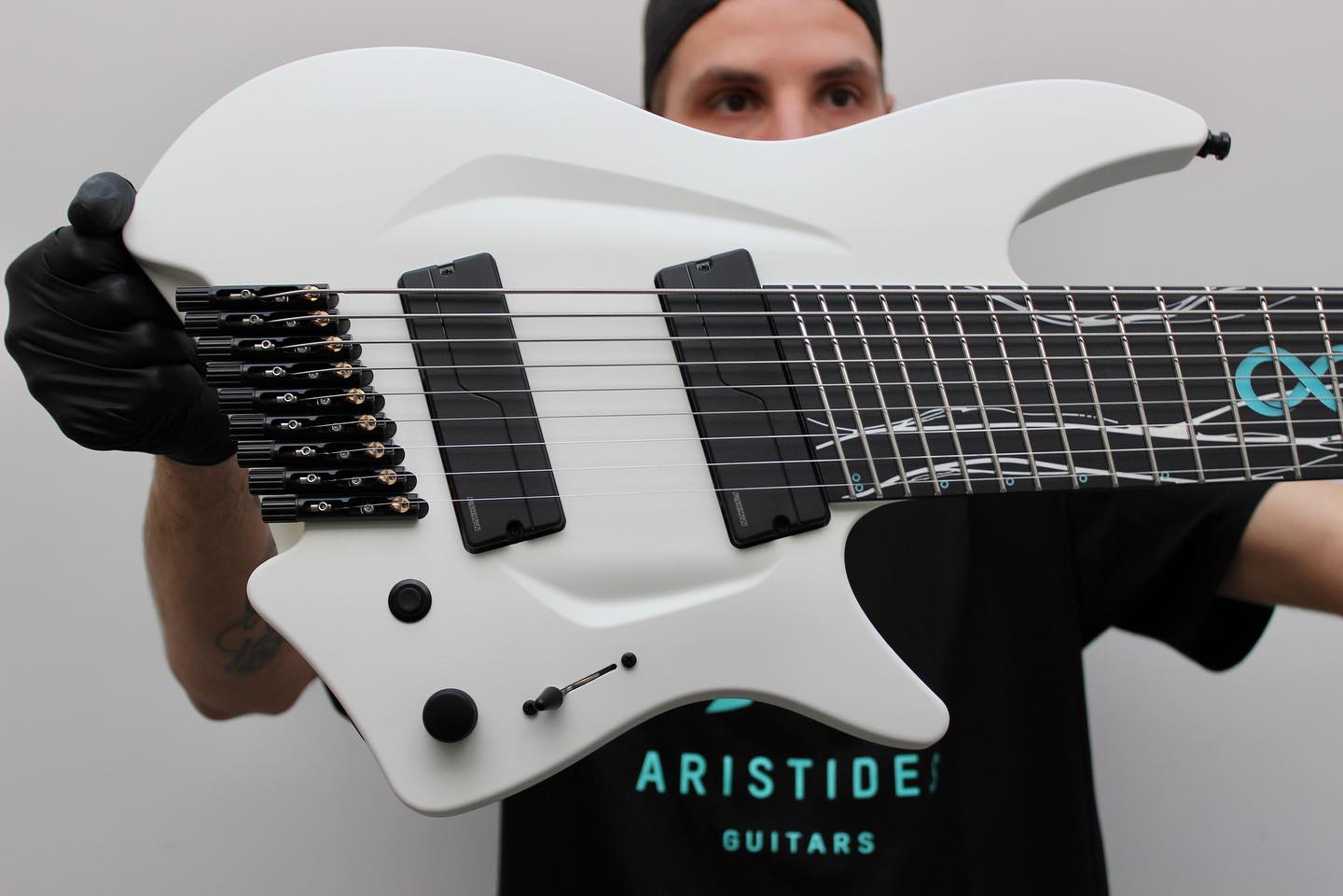 Loving this H/06R in white! The inlays on that dark board pop big