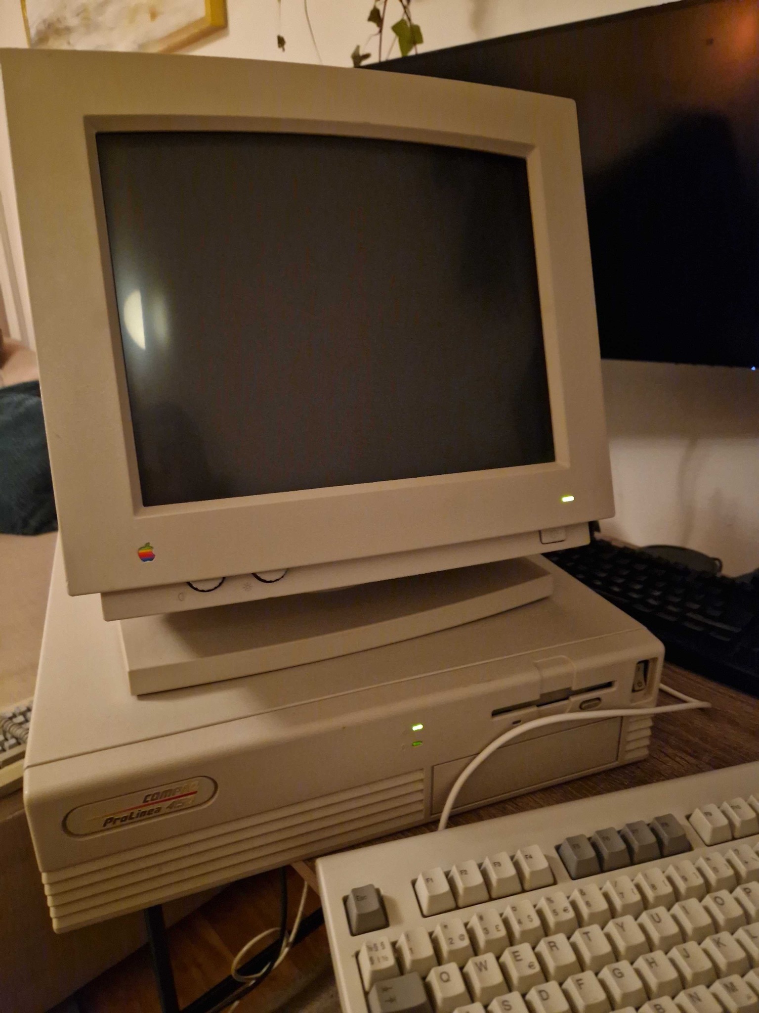 How to connect Macintosh M1212 display to a modern computer?