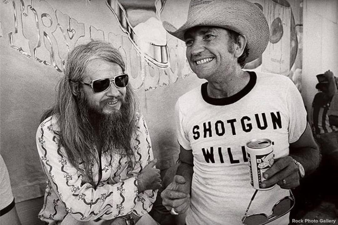 Leon Russell and Willie Nelson sharing a drink in '73, with