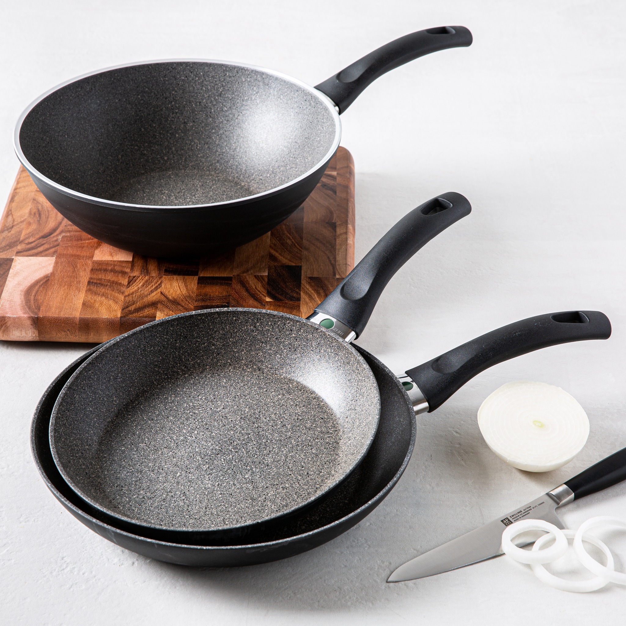 Kitchen Stuff Plus - A cookware set for only $79.99? Yes, please! 🍳😍 ...