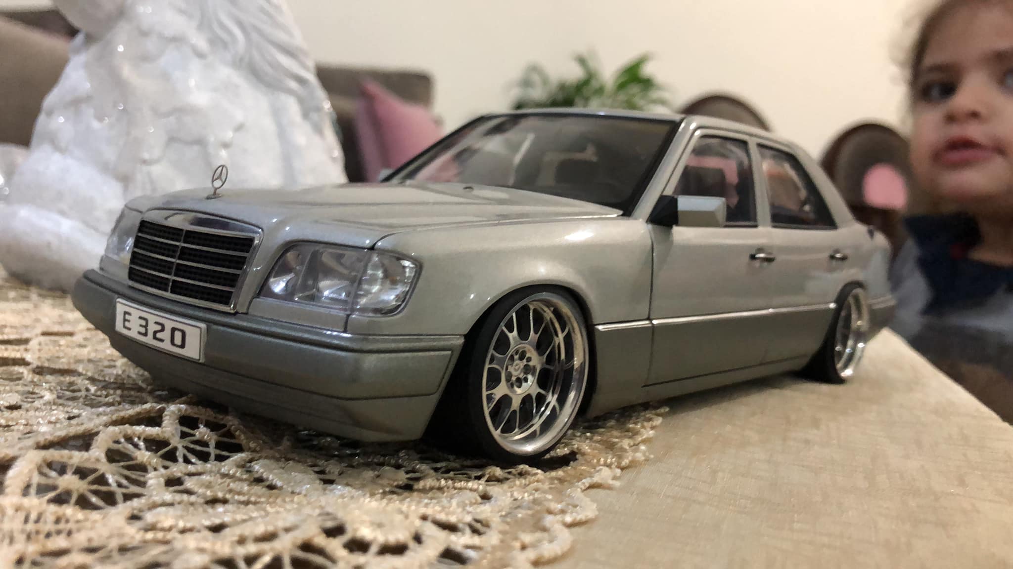 1995 Mercedes-Benz E-Klasse, E320 Limousine, 1/18 by AutoArt