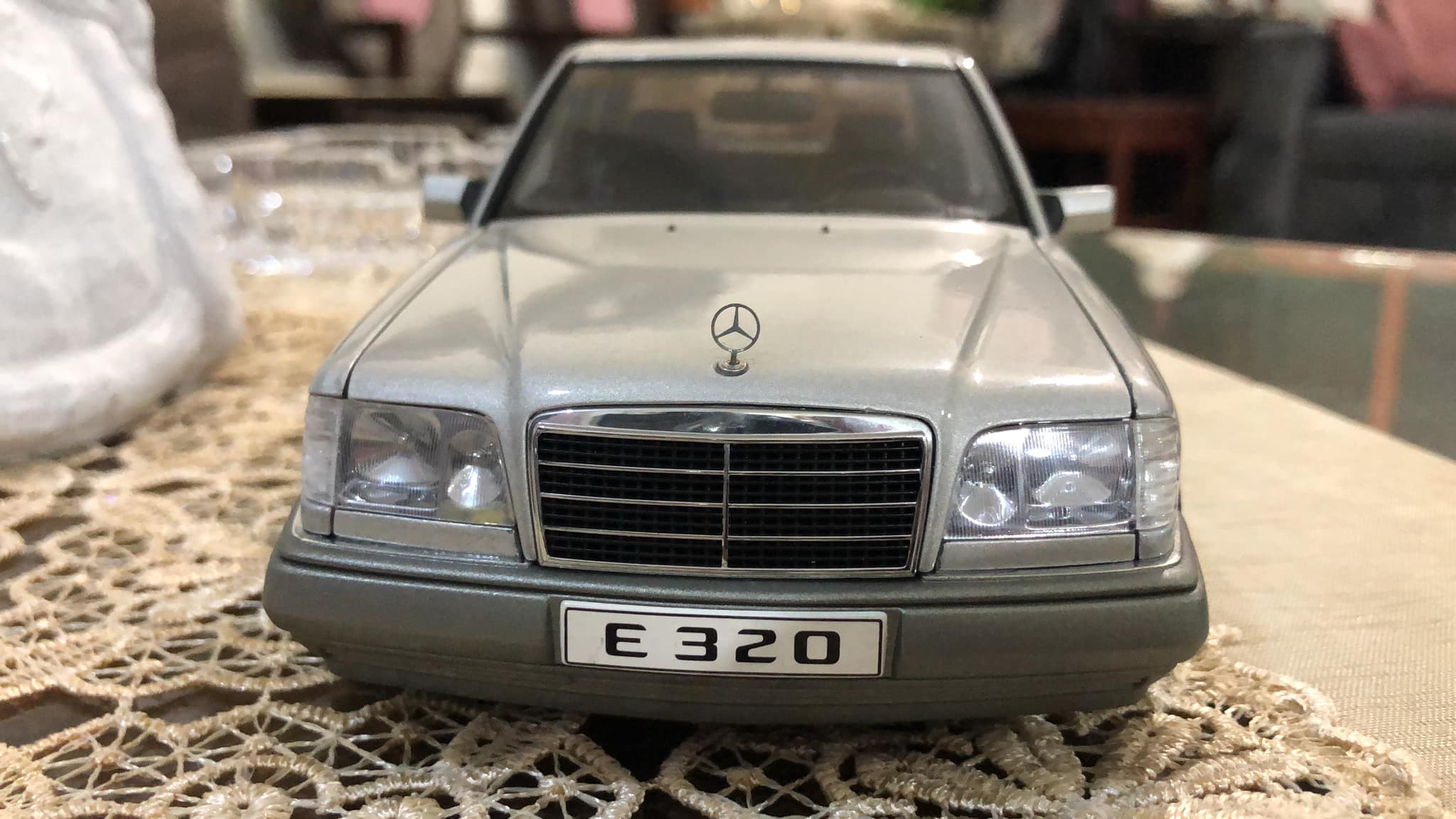 1995 Mercedes-Benz E-Klasse, E320 Limousine, 1/18 by AutoArt