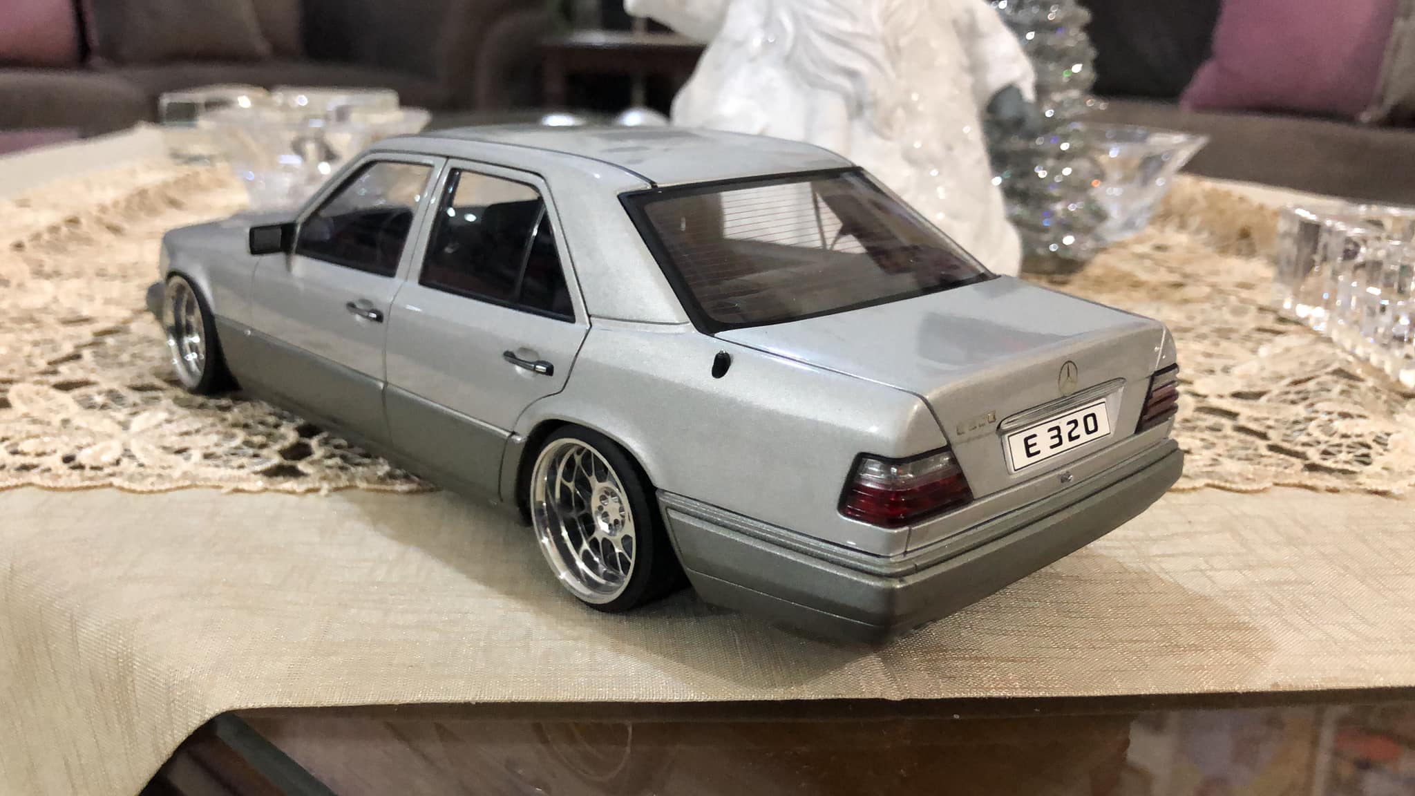 1995 Mercedes-Benz E-Klasse, E320 Limousine, 1/18 by AutoArt