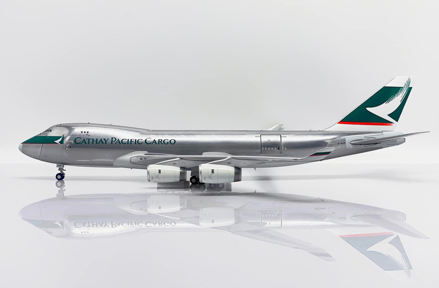 JC Wings Boeing 747-400 N401PW in 1:200 scale