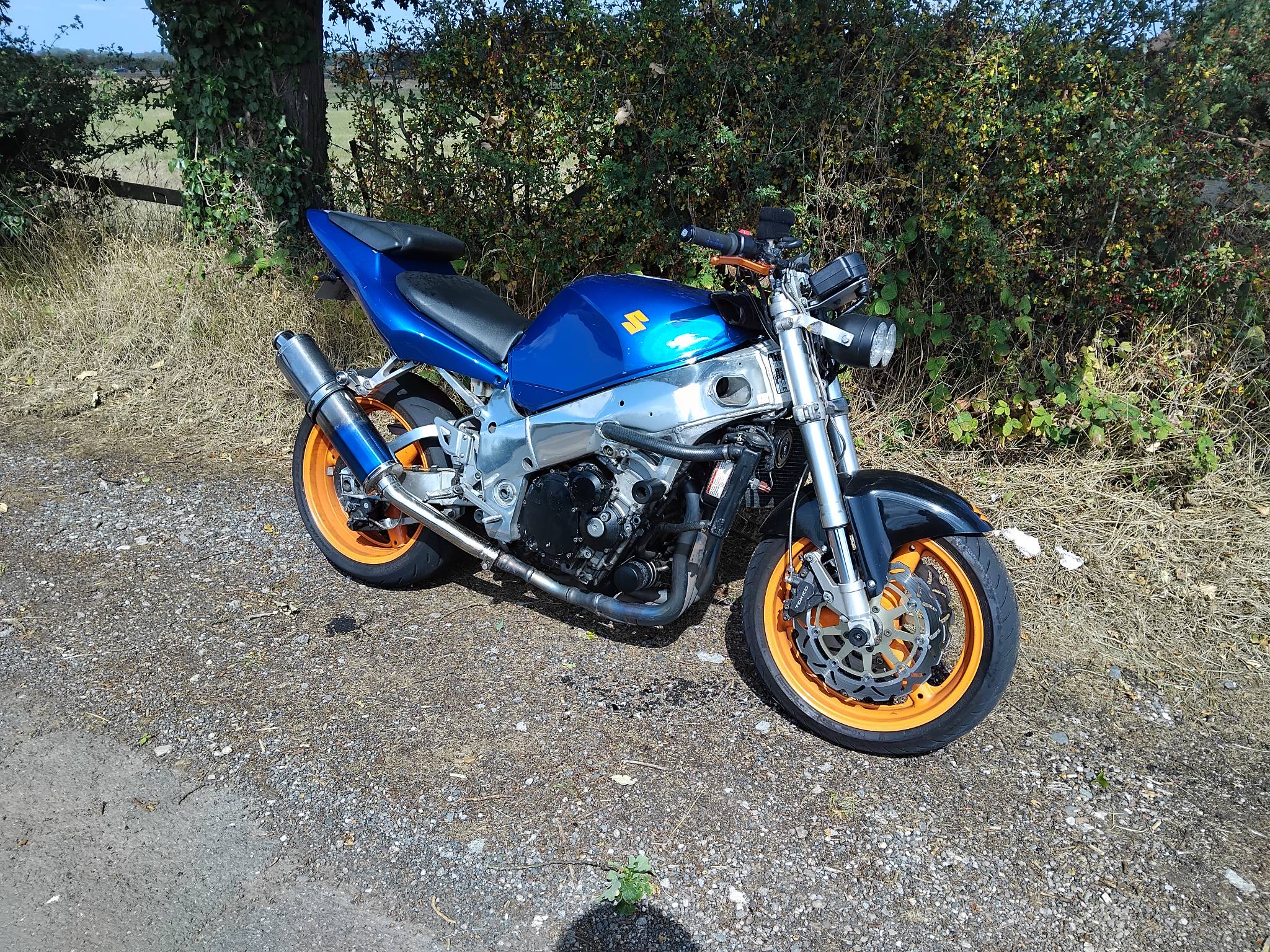 Modified 1996 GSXR750 with R1 tail and GSXR1000 headers