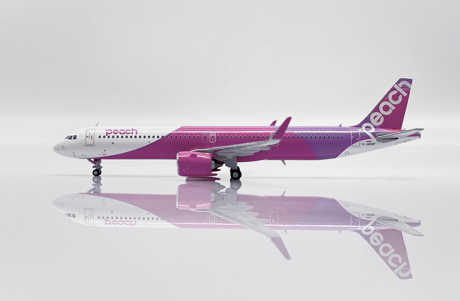 Peach Aviation A320-200 (JA801P) Papercraft Model